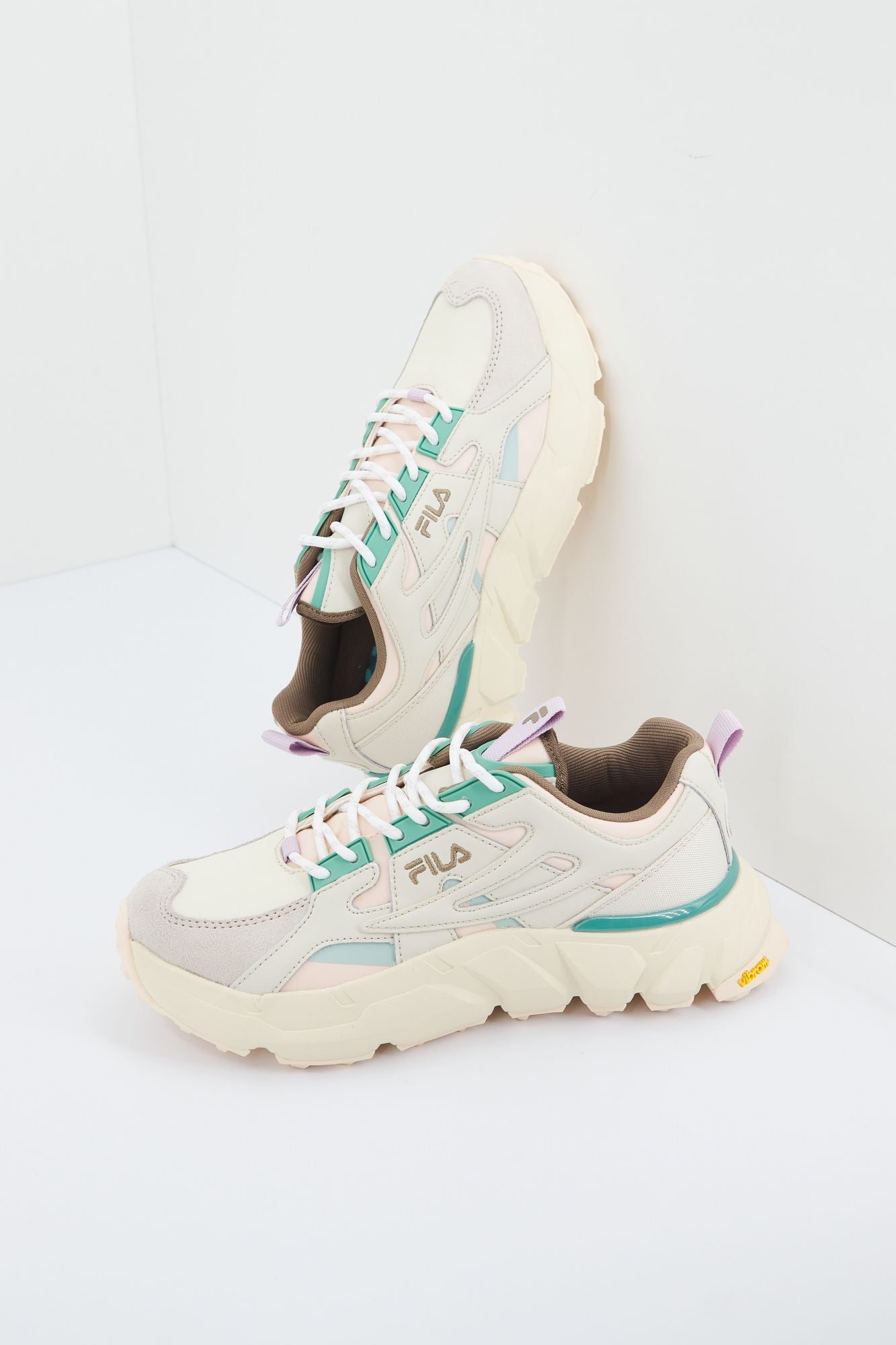 FILA FOGLIA WMN en color BEIS (1)