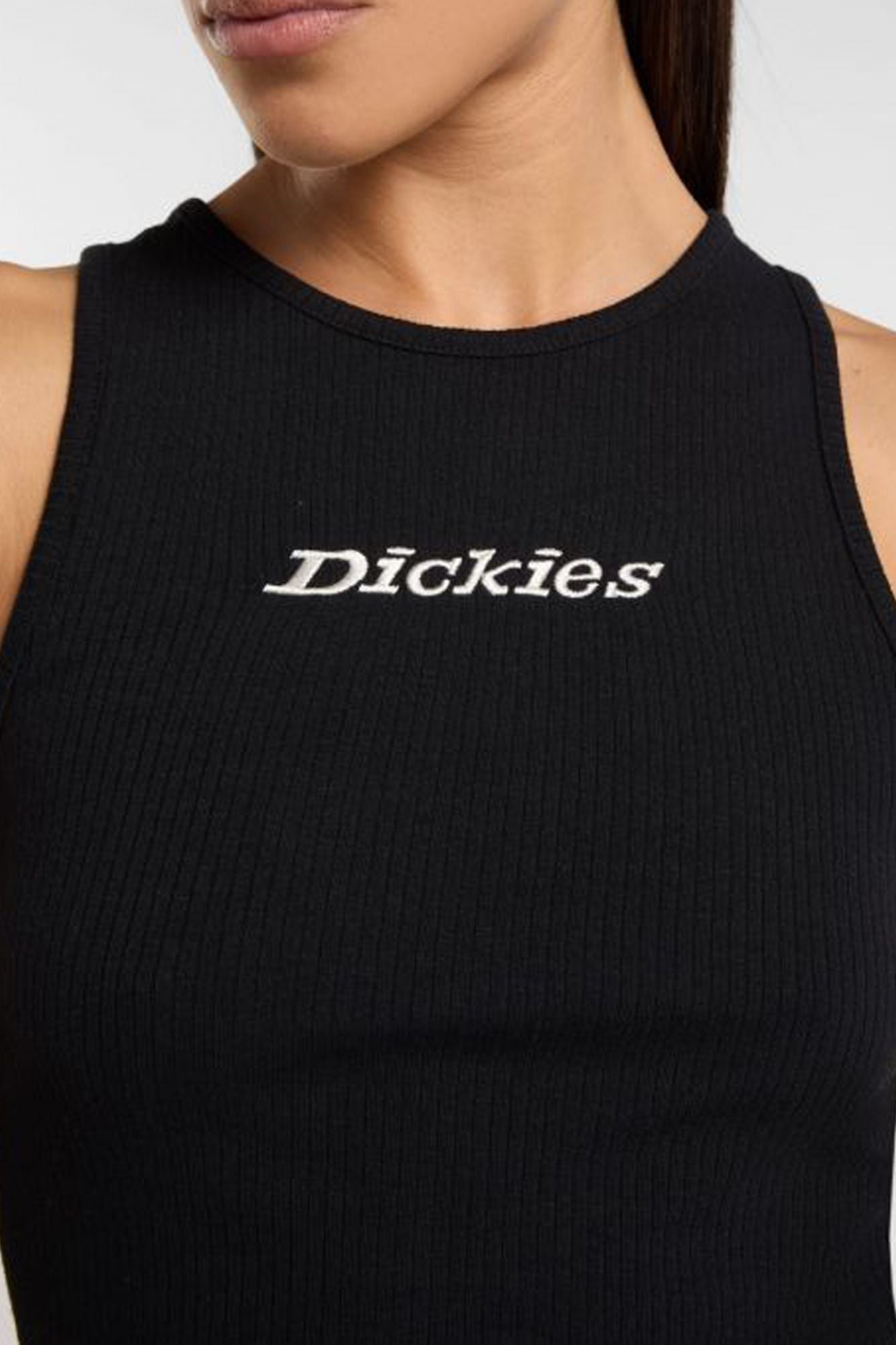 DICKIES DK0A4Z8NBLK1 RIB TOP en color NEGRO (4)