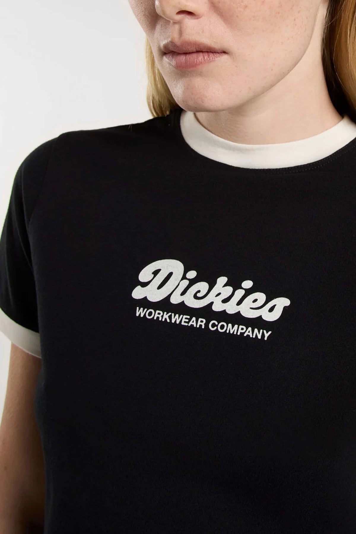 DICKIES LEWISTOWN RINGER SS TE en color NEGRO (3)