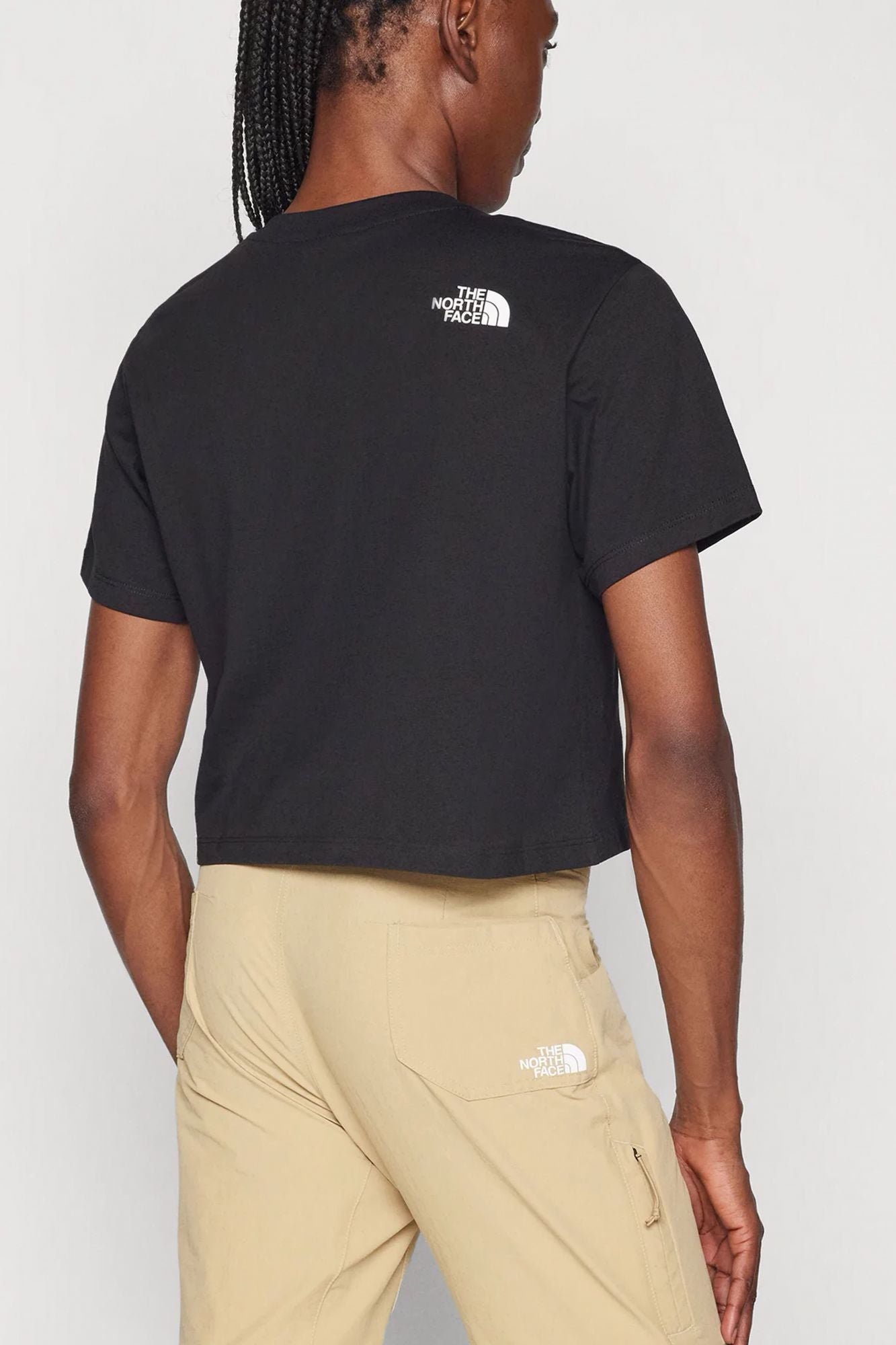 THE NORTH FACE EASY RELAXED CROPPED T-SHIRT en color NEGRO (2)