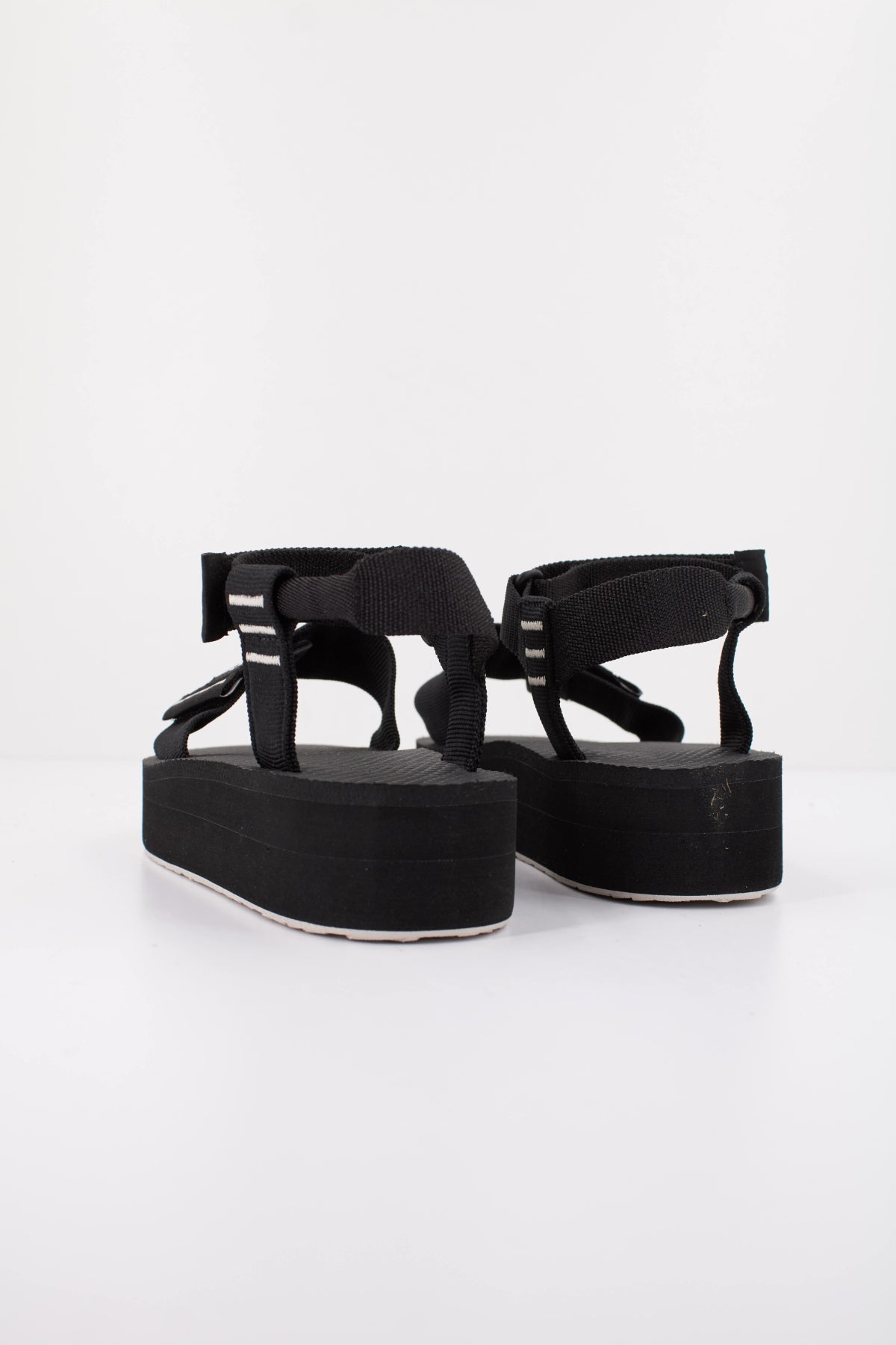 THE NORTH FACE W SKEENA PLATFORM TNF en color NEGRO (4)