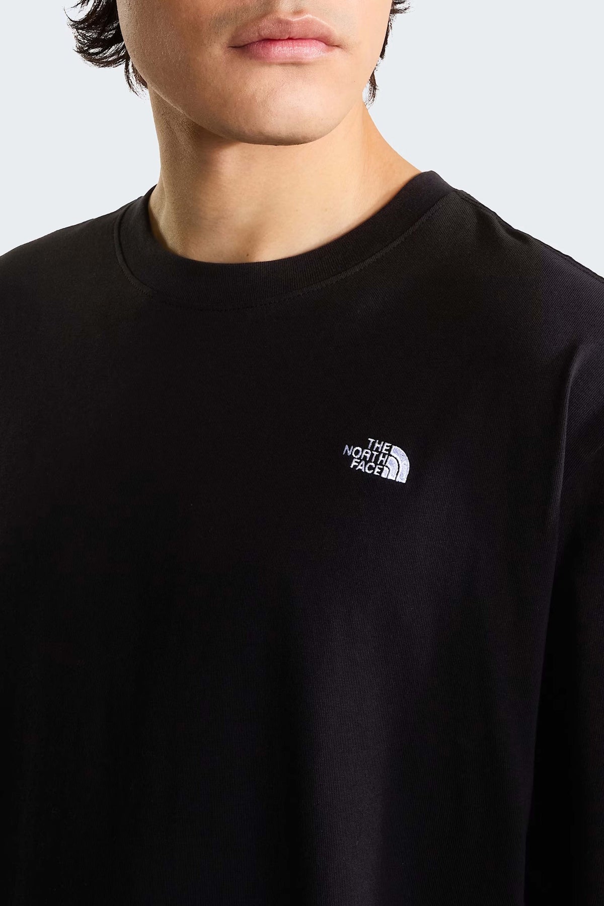 THE NORTH FACE T-SHIRT en color NEGRO (4)