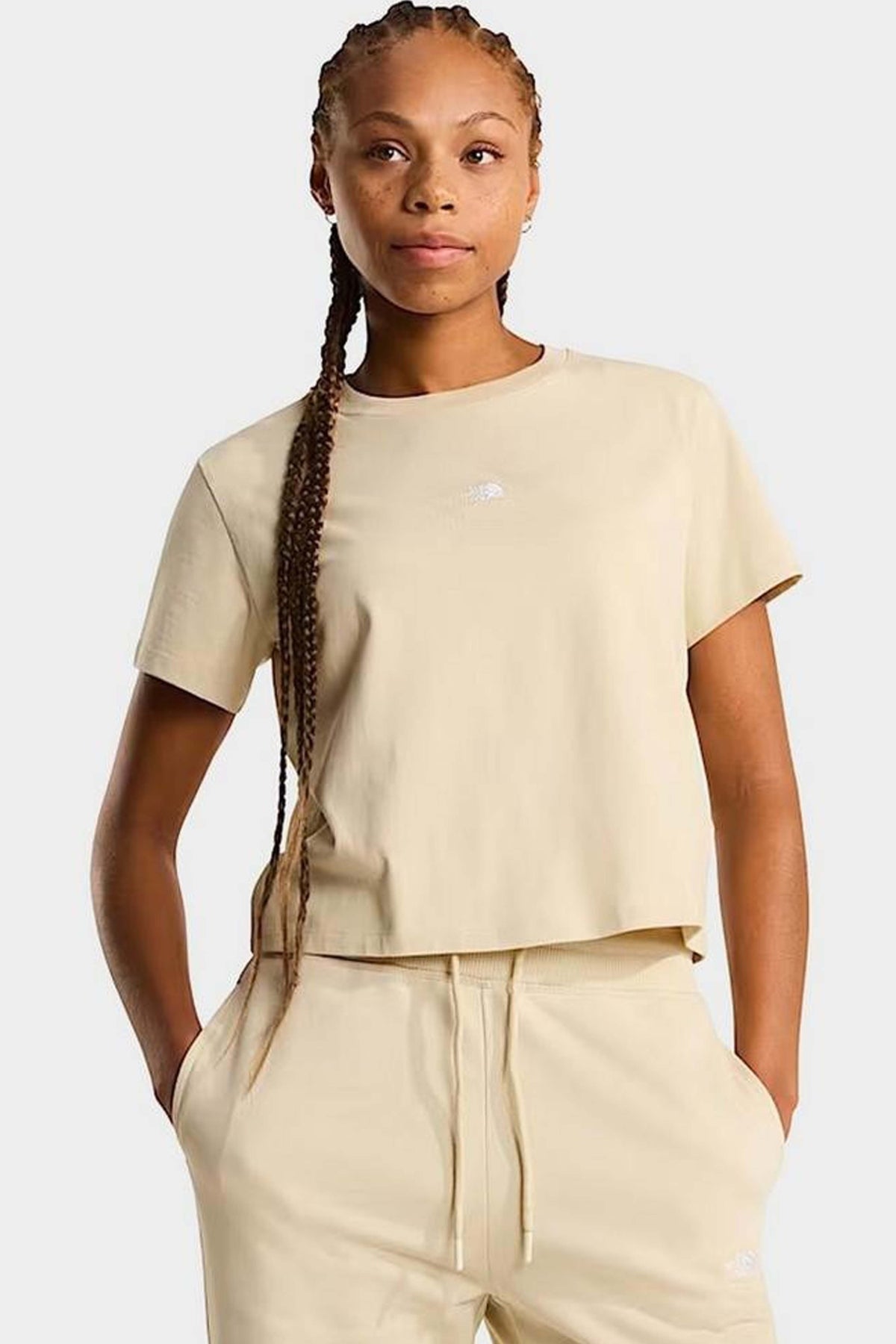 THE NORTH FACE CAMISETA W ESSENTIAL R en color BEIS (1)