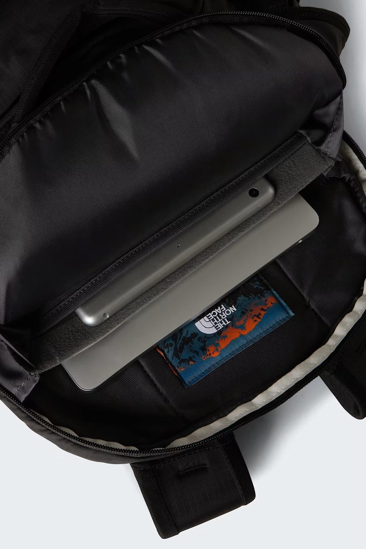 THE NORTH FACE BOREALIS BACKPACK en color NEGRO (5)