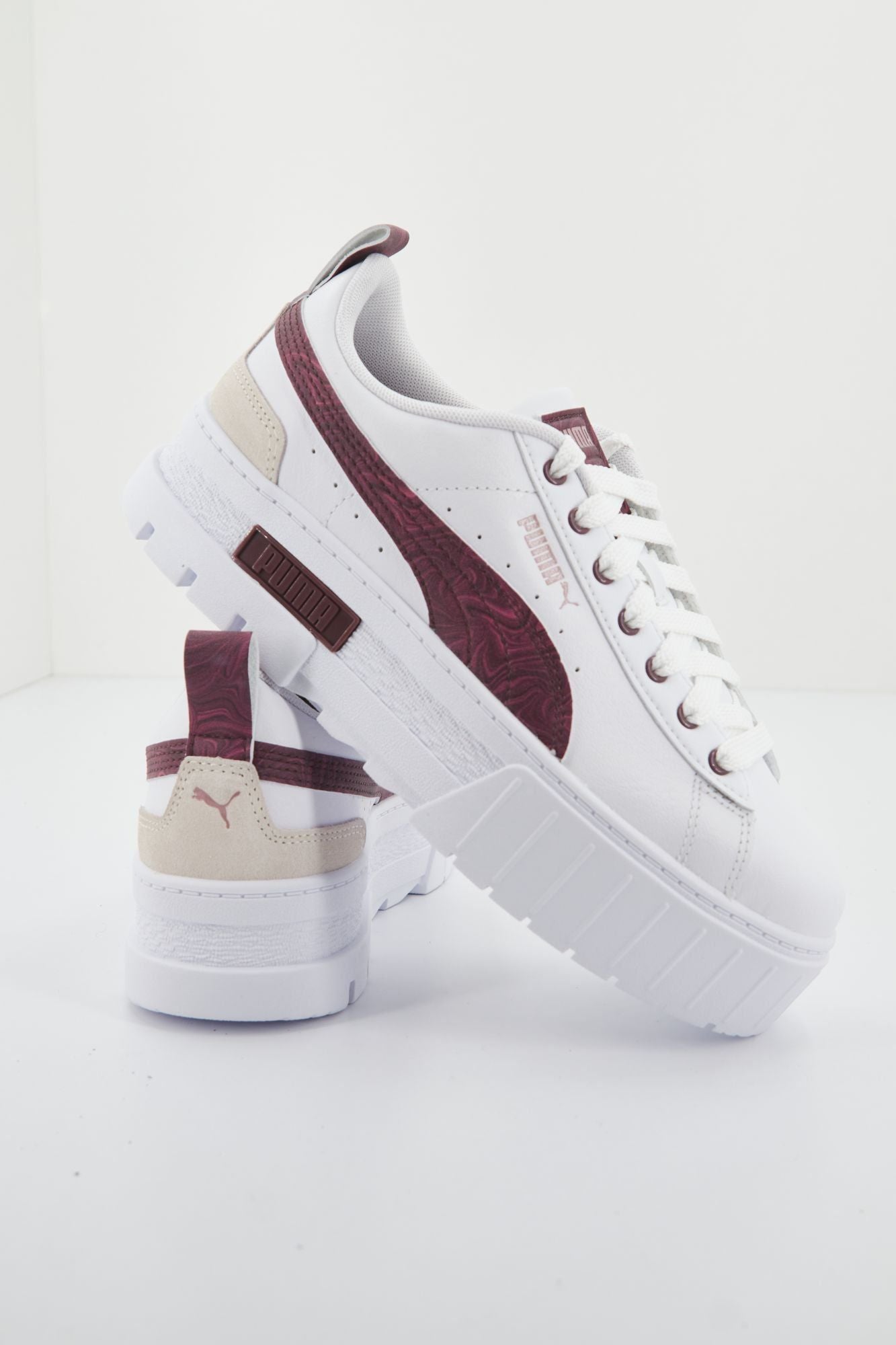 PUMA MAYZE SWIRL WNS en color BLANCO (2)