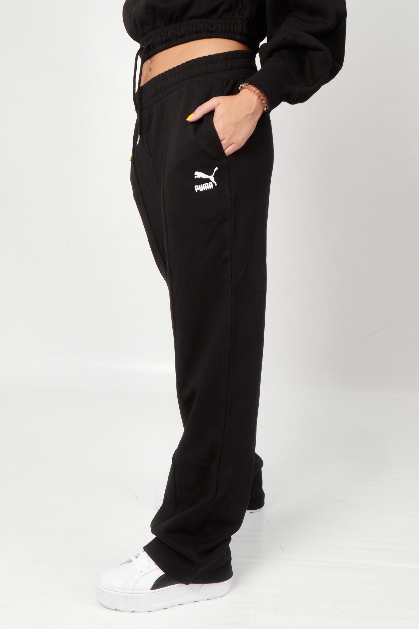 PUMA STRAIGT SWEATPAN en color NEGRO (2)