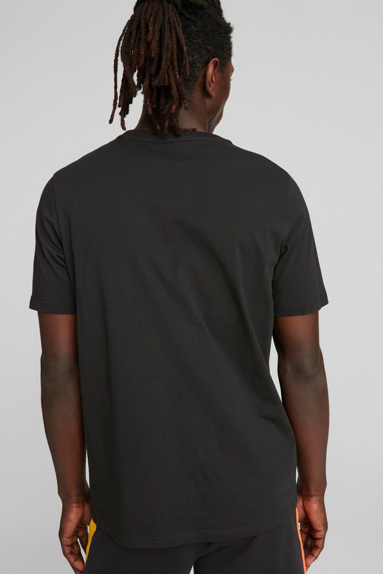 PUMA CLASSICS LOGO TEE en color NEGRO (3)