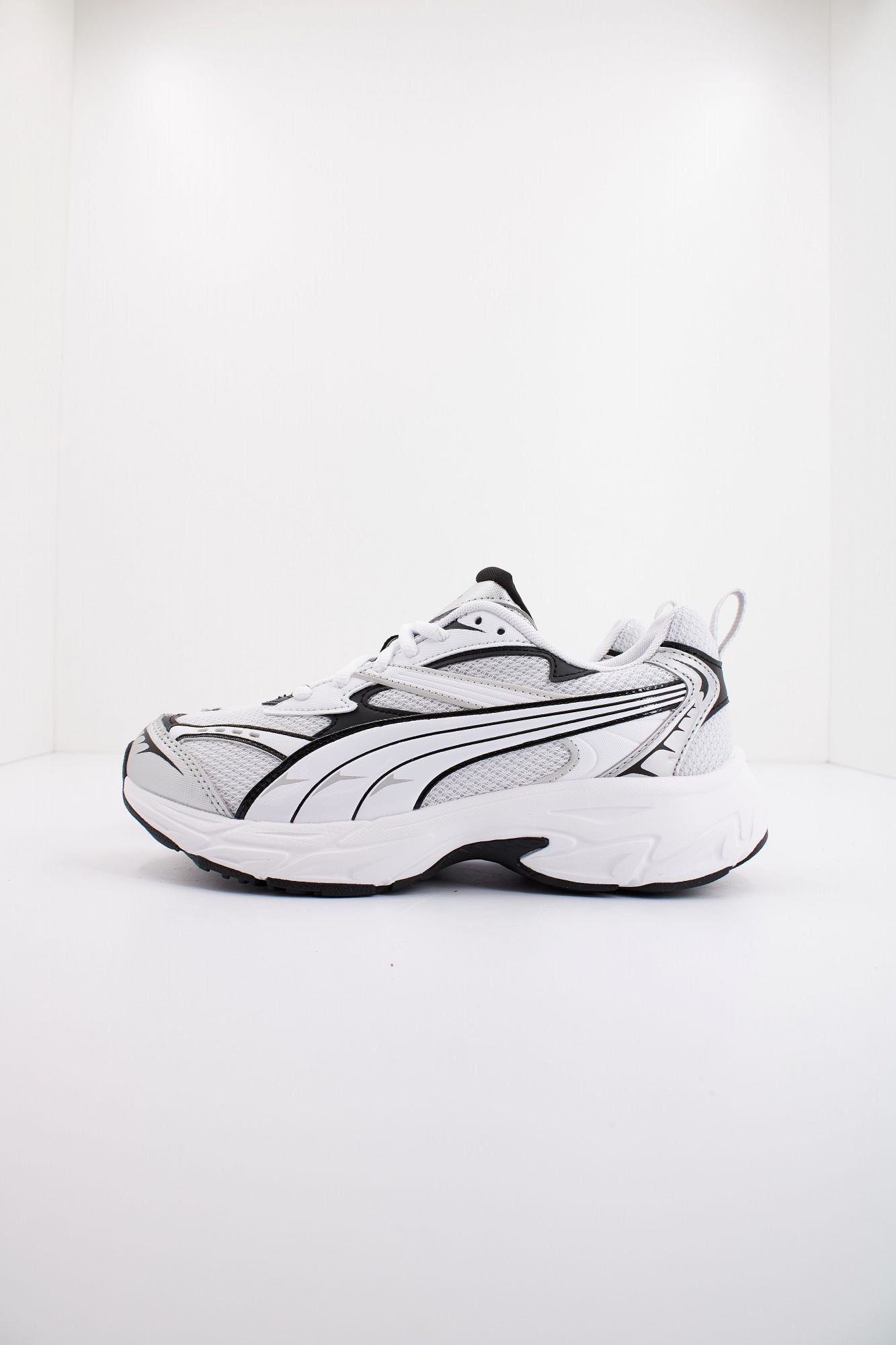 PUMA PUMA MORPHIC BASE en color BLANCO (1)