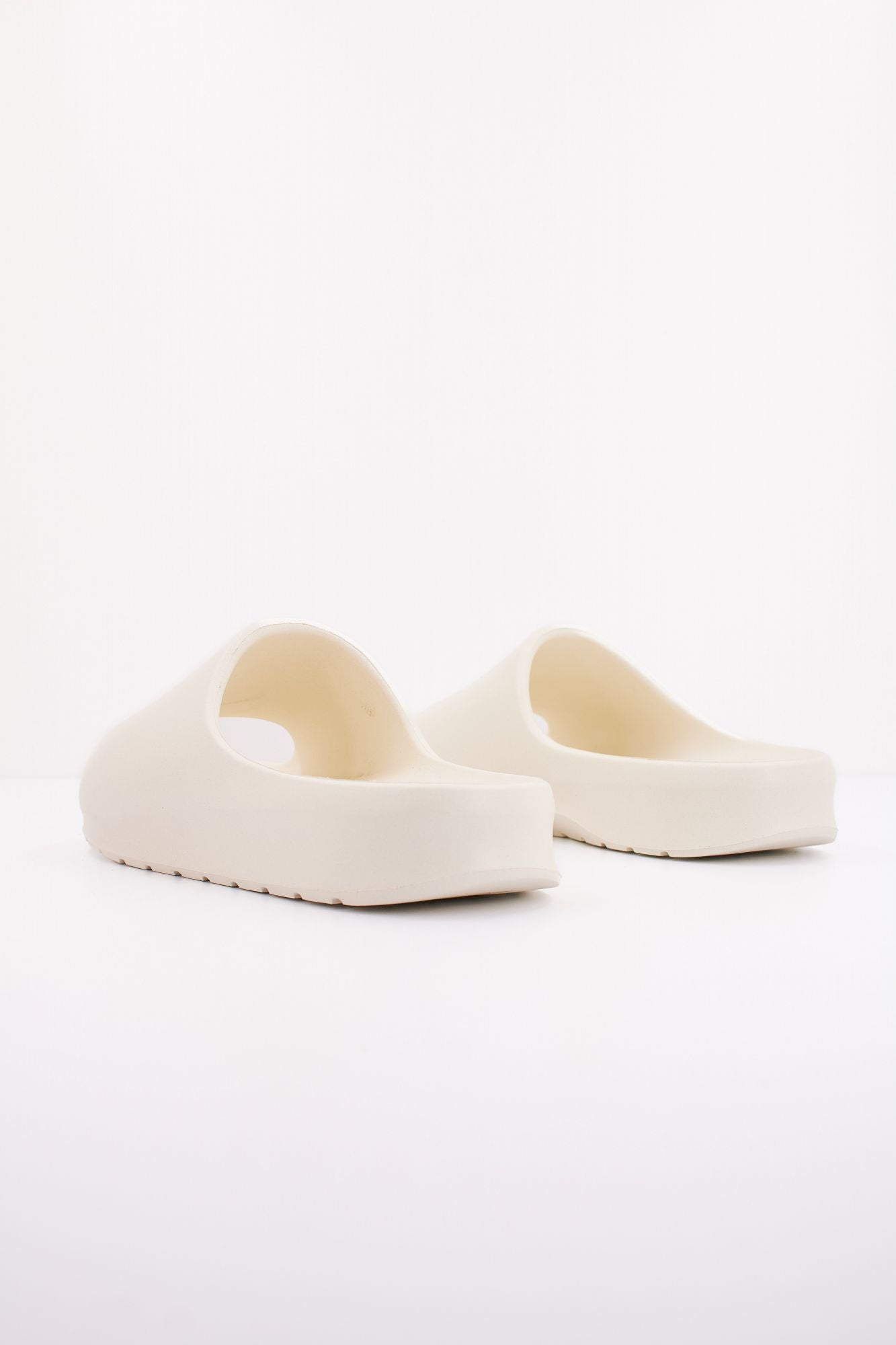 LACOSTE SERVE 2.0 SYNTHETIC SLIDE en color BLANCO (3)