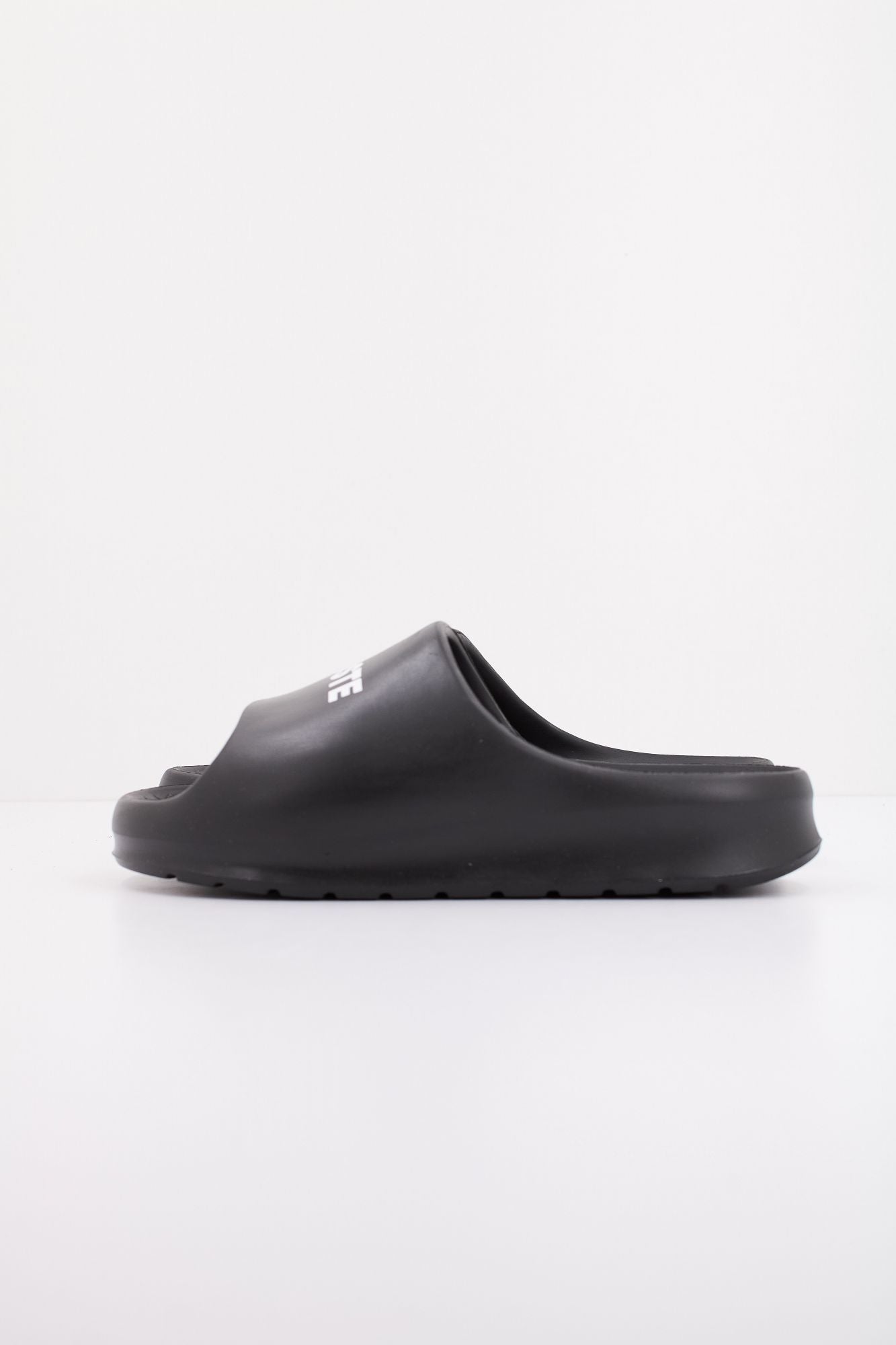 LACOSTE SERVE SLIDE 2.0 SYNTHETIC en color NEGRO (1)