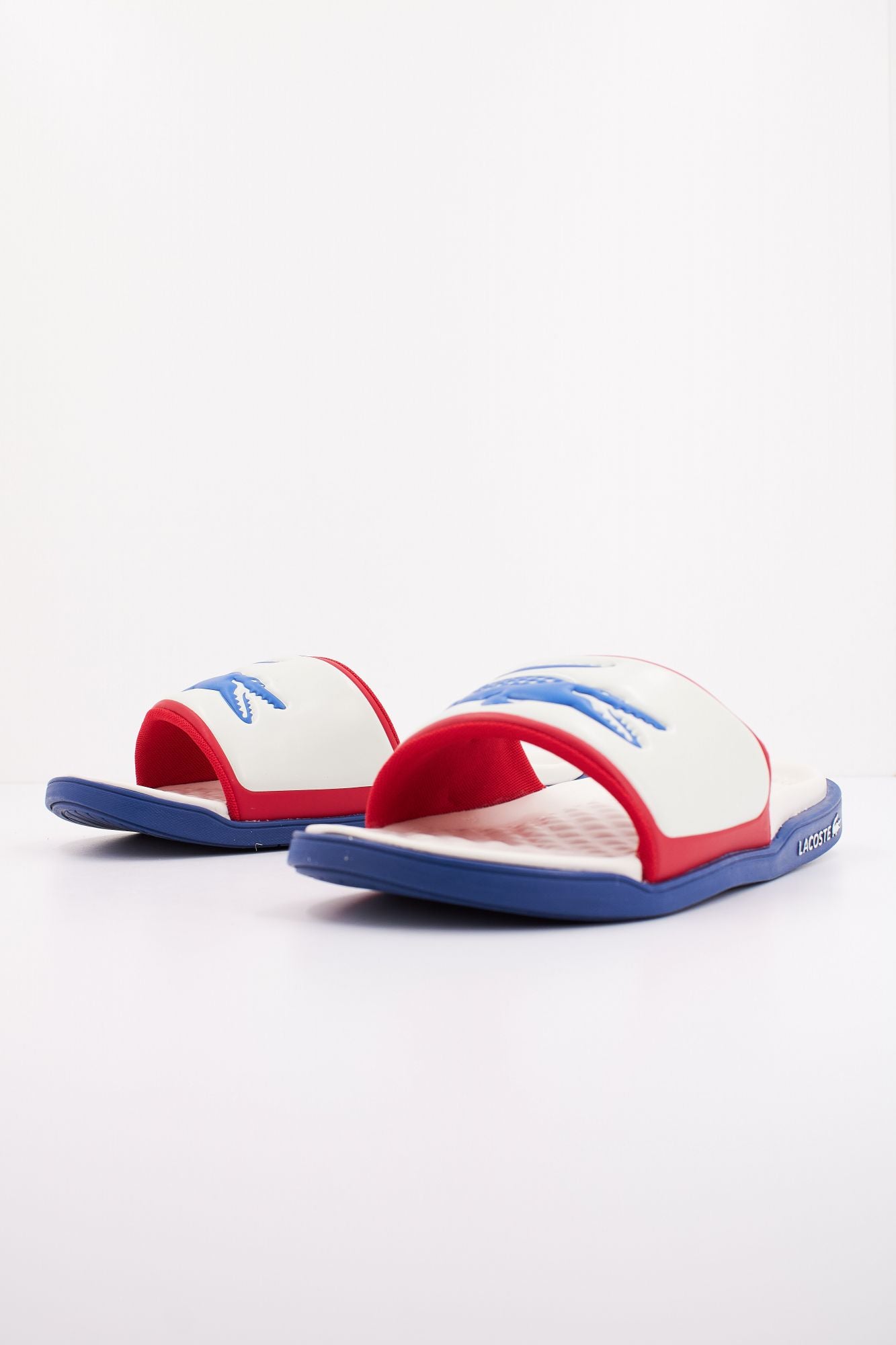 LACOSTE SERVE SLIDE DUAL SYNTHETI en color BLANCO (2)