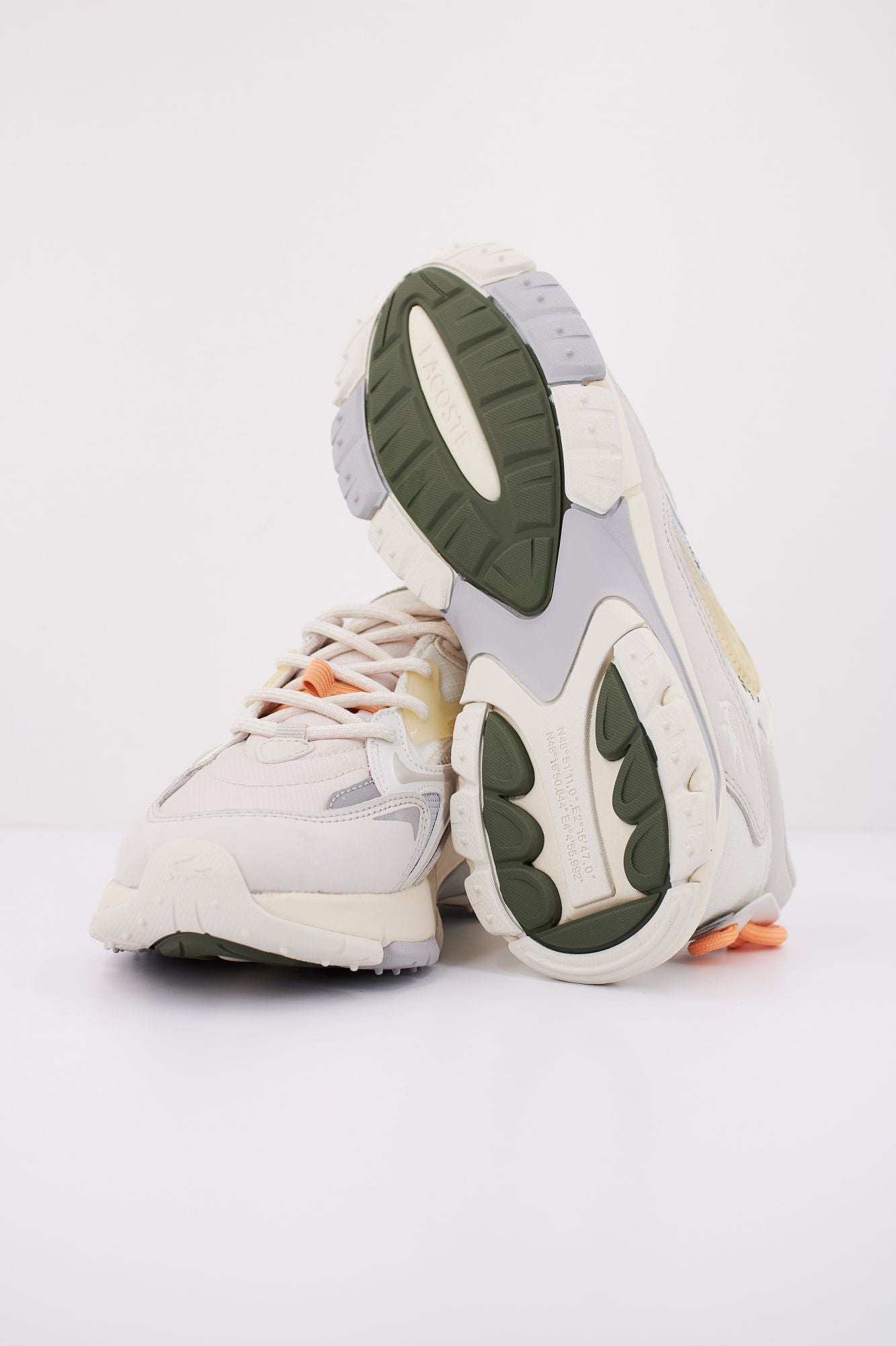 LACOSTE L002 NEO TECH en color BEIS (5)