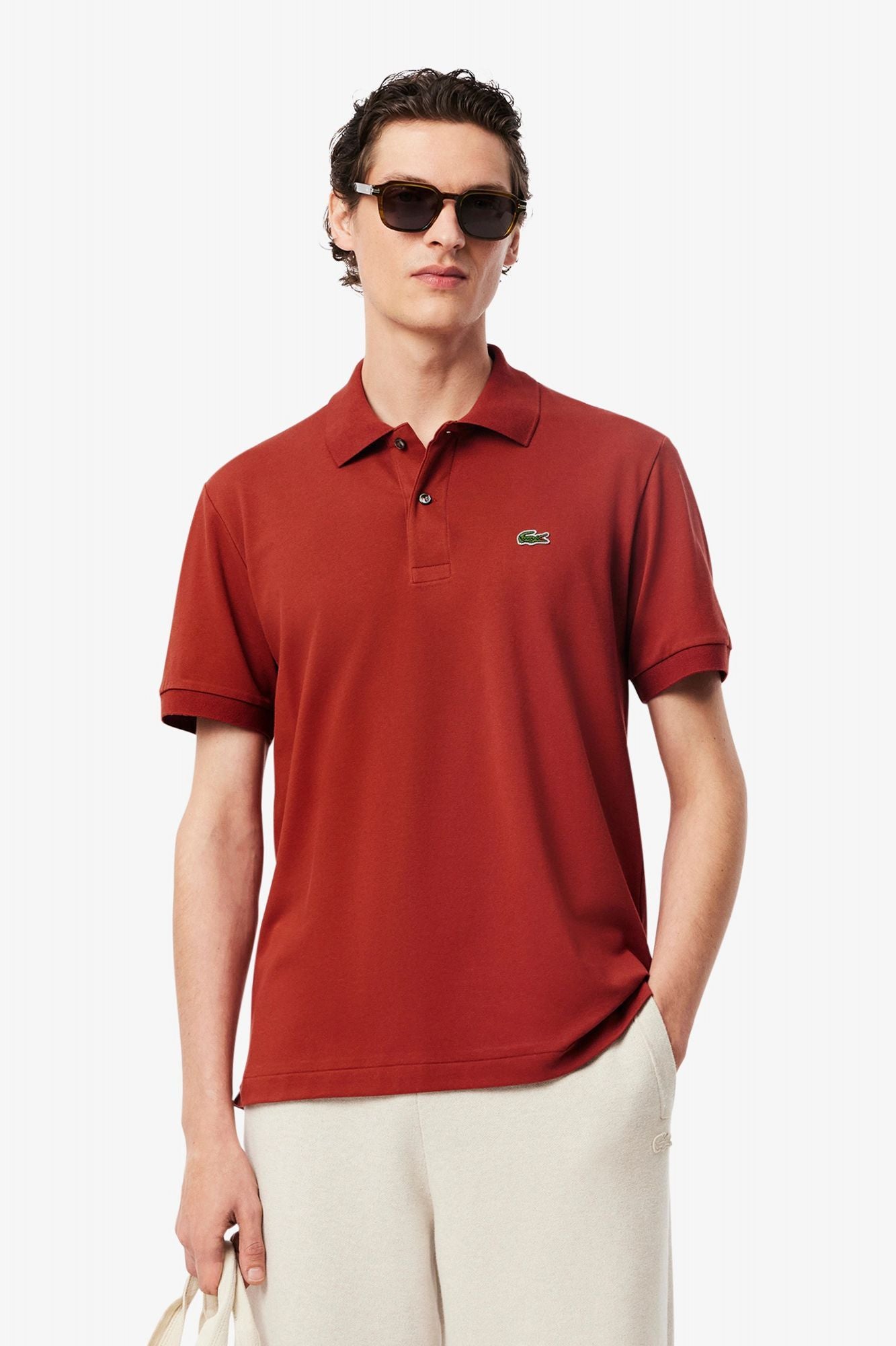 LACOSTE SHORT SLEEVED RIBBED COLLAR en color ROJO (1)