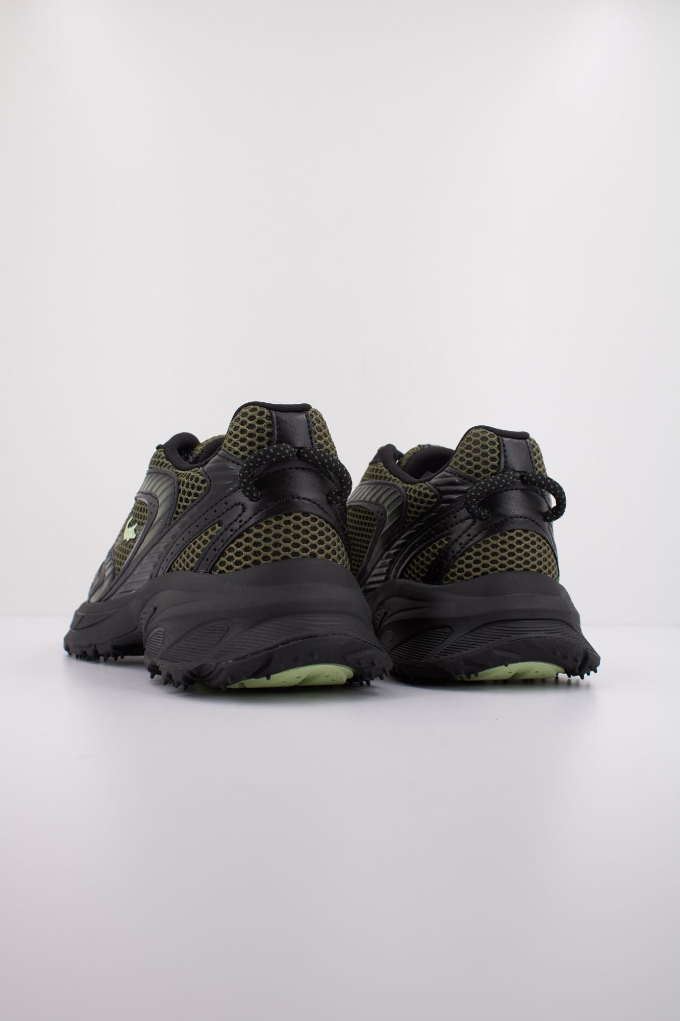 LACOSTE L003 NEO SHOT en color NEGRO (4)
