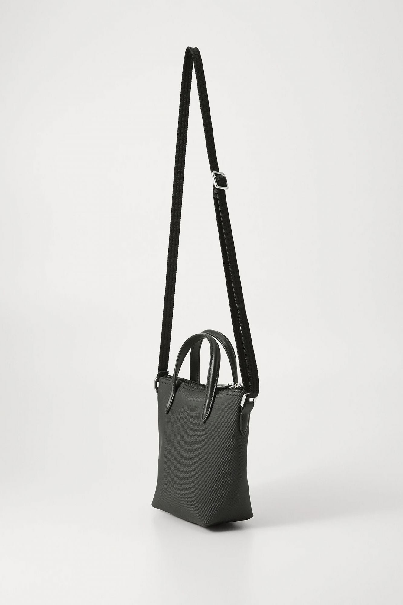 LACOSTE CROSSOVER BAG en color NEGRO (2)