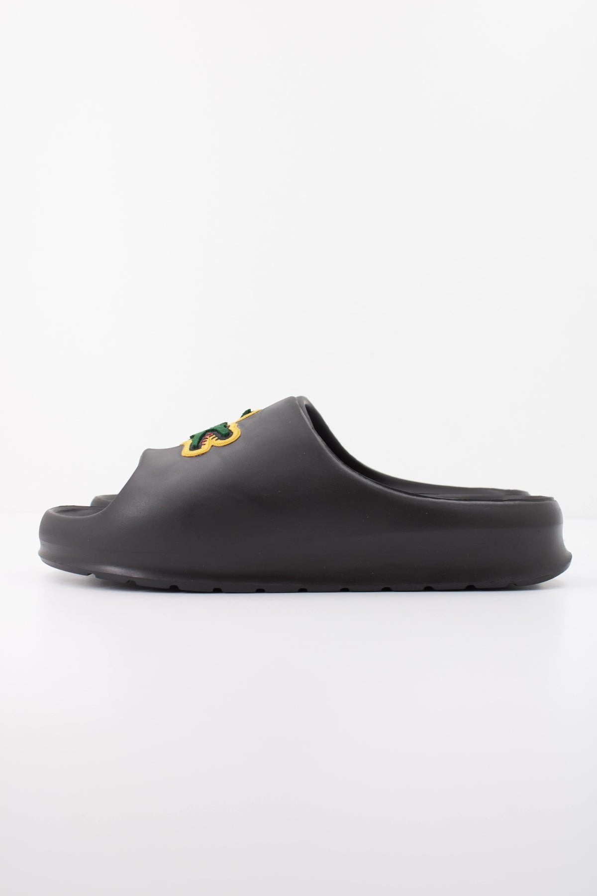 LACOSTE SERVE SLIDE en color NEGRO (2)