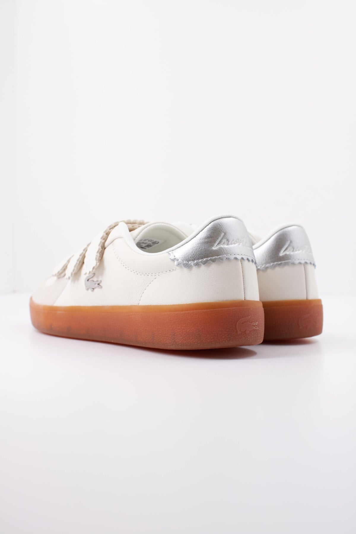 LACOSTE 52SFA0058 BASESHOT PRO en color BEIS (4)