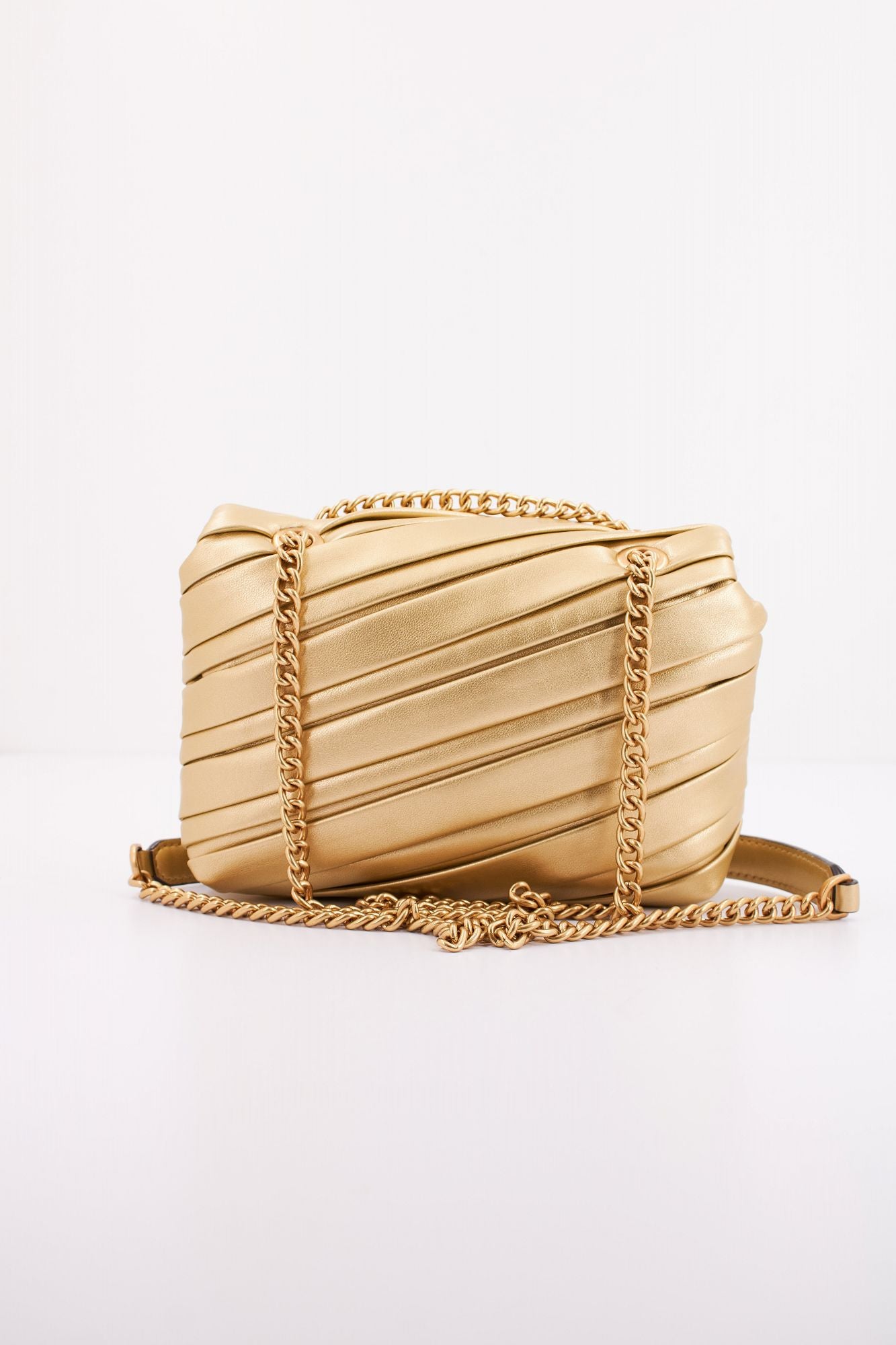 PINKO LOVE BABY PUFF CL en color ORO (3)