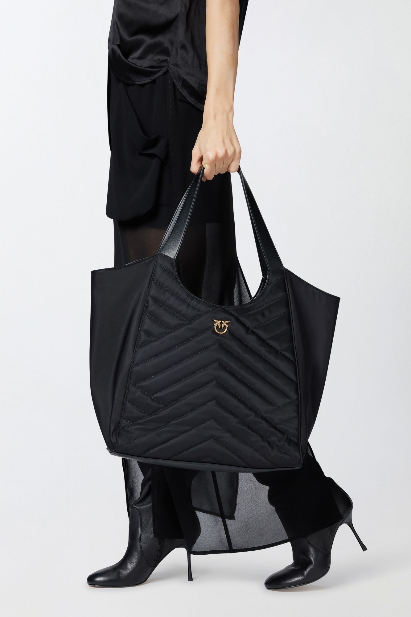 PINKO TOTE BAG PUZZLE RECYCLE en color NEGRO (4)