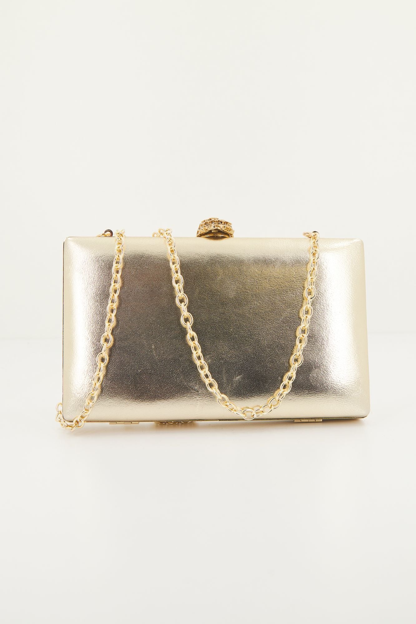 KURT GEIGER LONDON KENSINGTON CLUTCH en color ORO (3)
