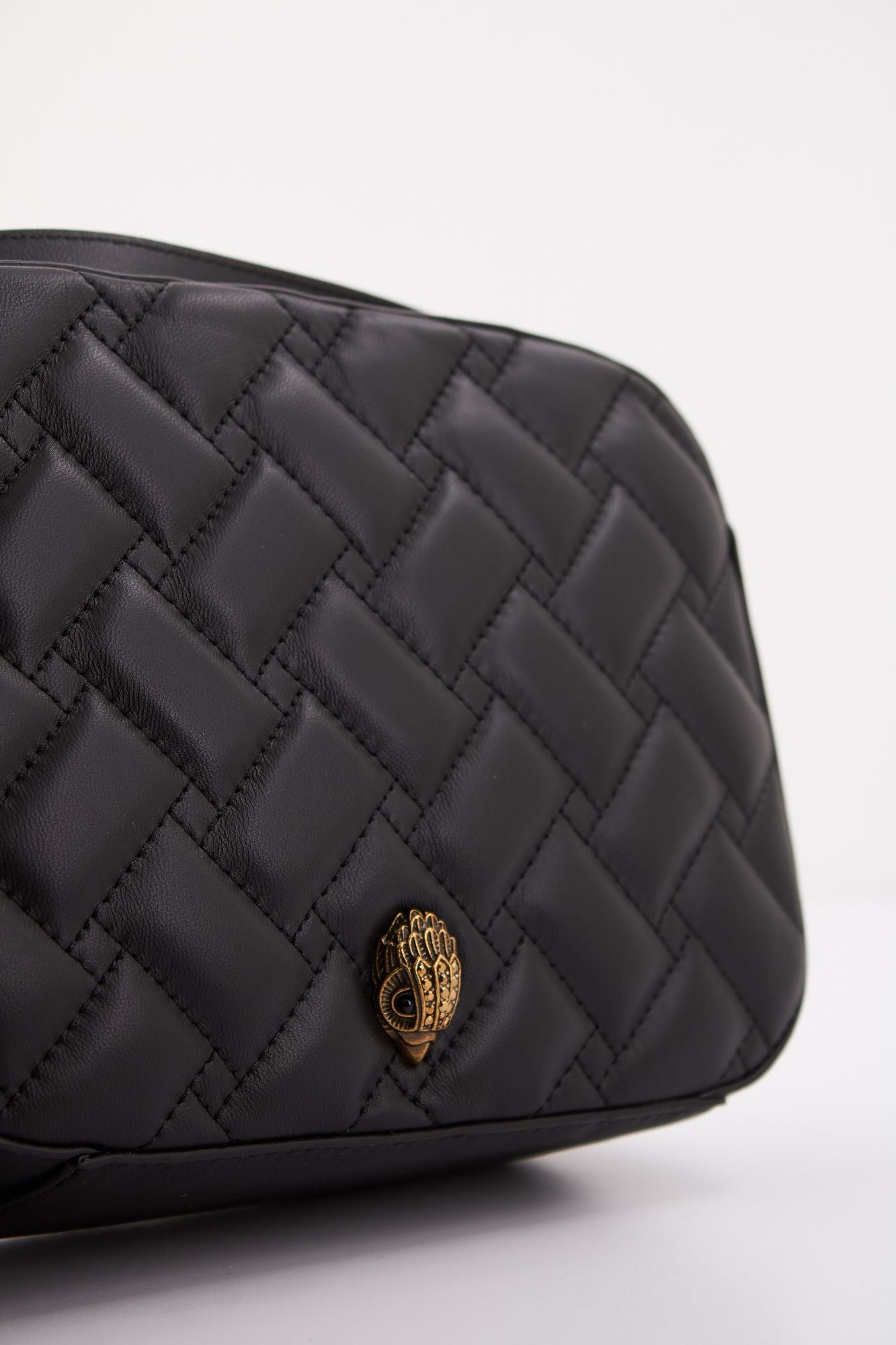 KURT GEIGER LONDON KENISTONG CROSS BODY en color NEGRO (4)