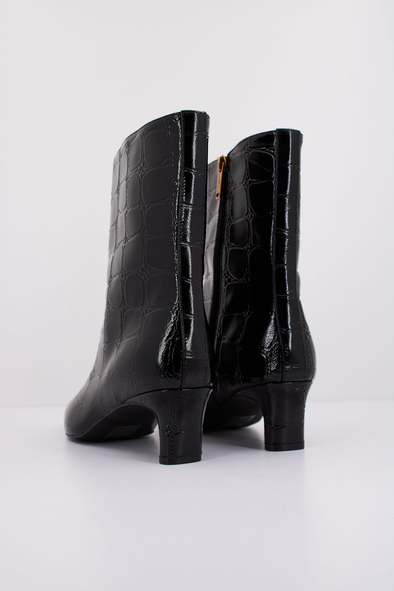 KURT GEIGER LONDON REGENT ANKLE BOOT en color NEGRO (4)
