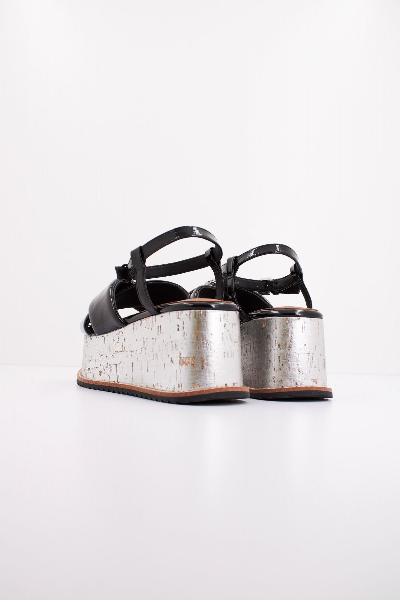 KURT GEIGER LONDON ORSON CROSS SLATFORM en color NEGRO (4)