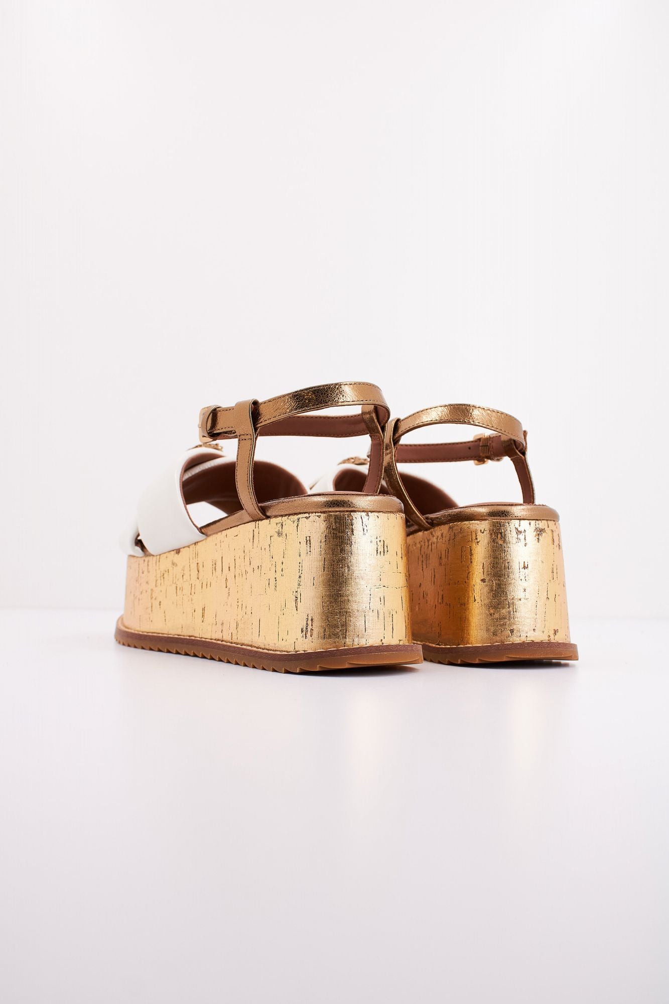 KURT GEIGER LONDON ORSON CROSS FLATFORM en color BLANCO (4)