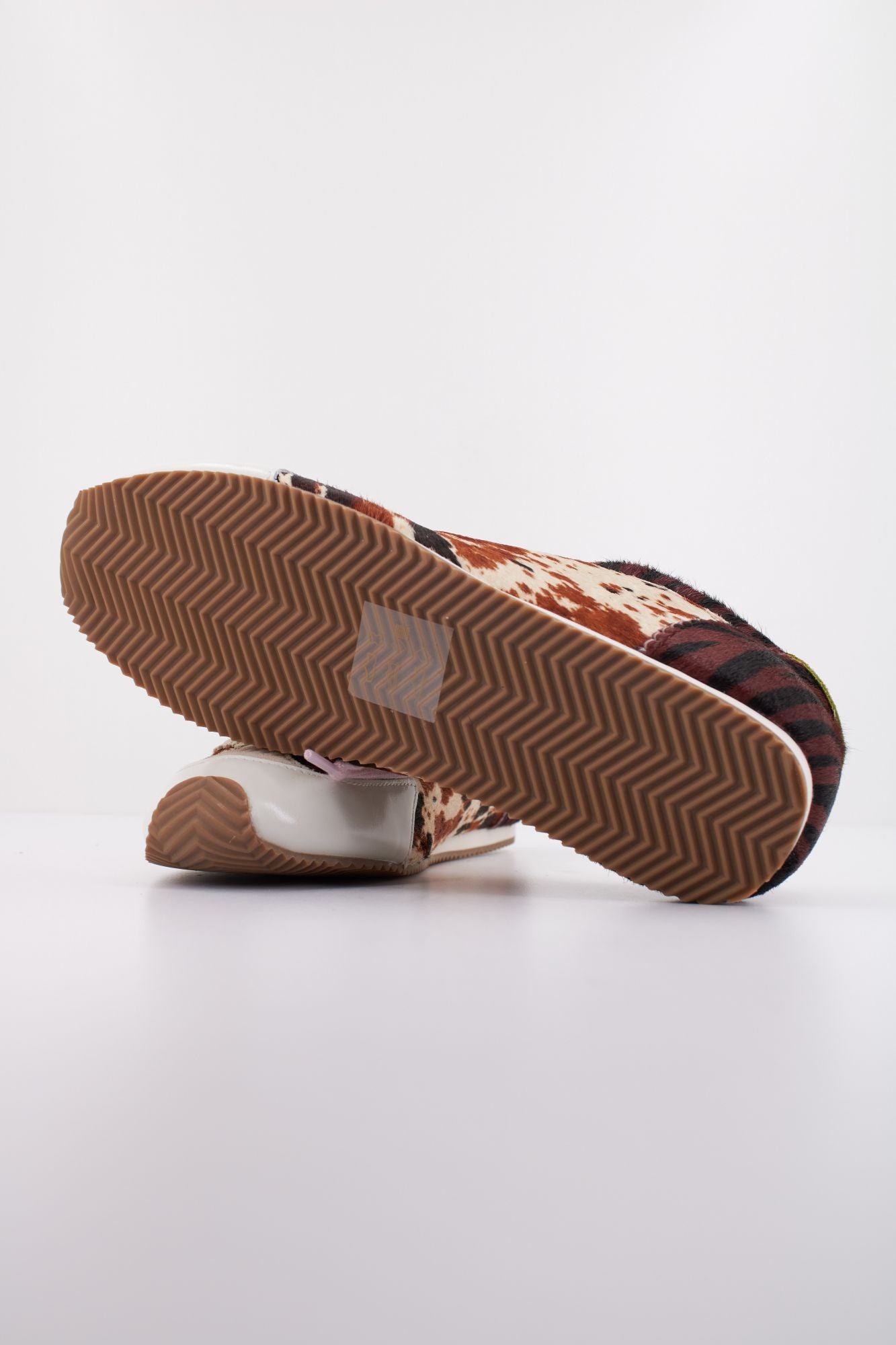 KURT GEIGER LONDON ISLINGTON SNEAKER en color ANIMAL PRINT (5)