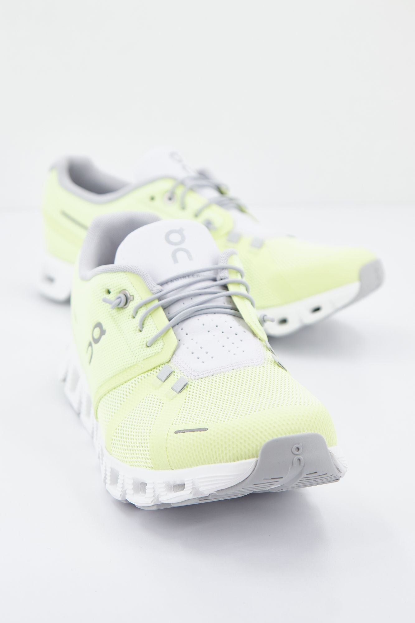 ON RUNNING CLOUD 5 en color AMARILLO (2)