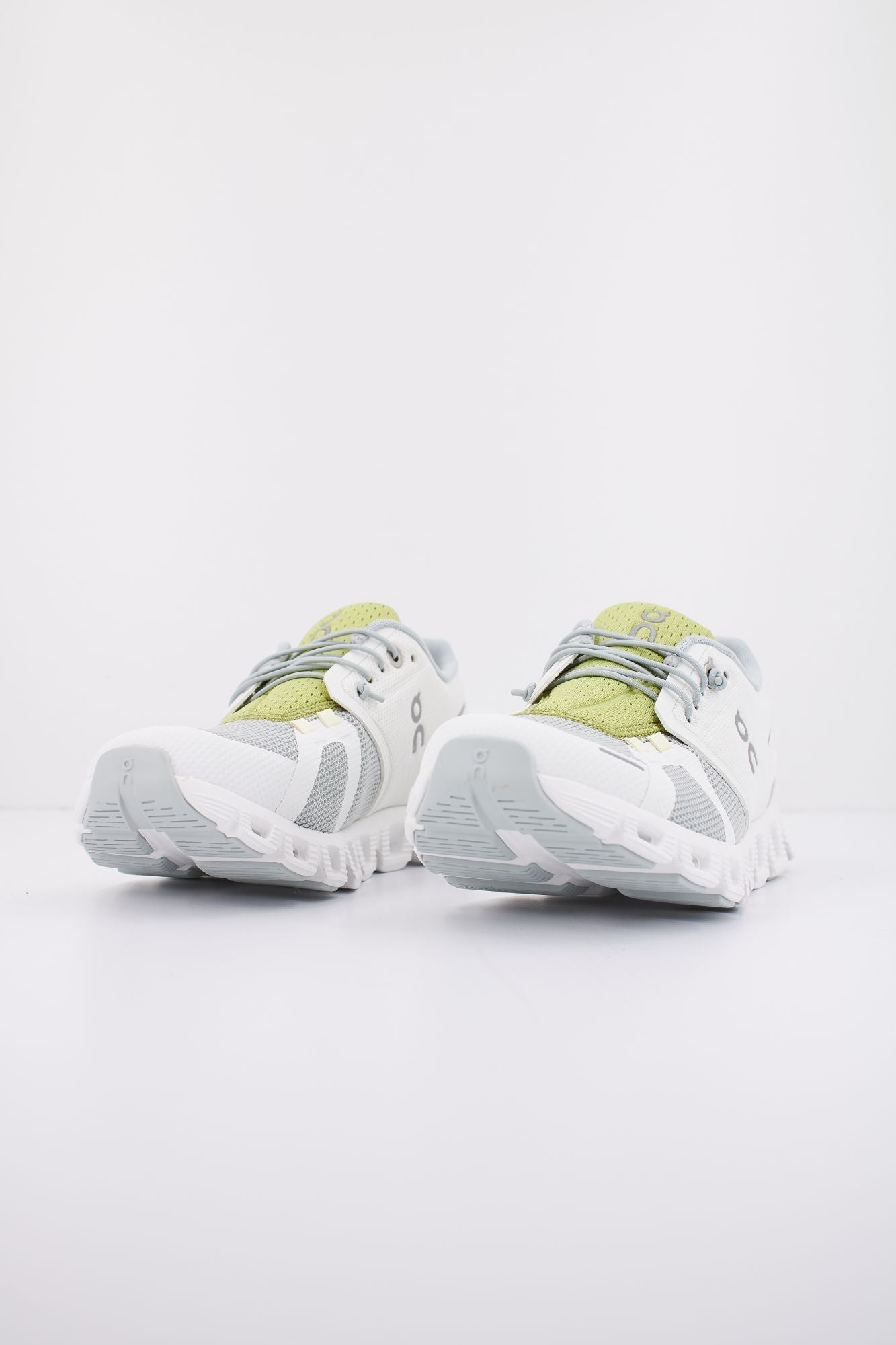 ON RUNNING CLOUD 5 PUSH W en color BLANCO (2)