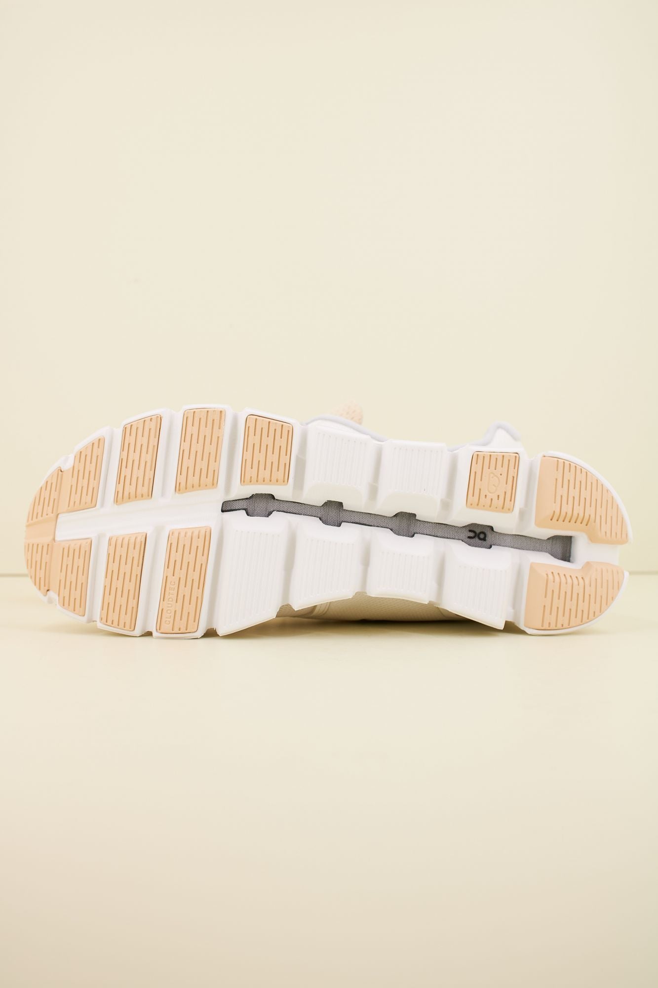 ON RUNNING CLOUD 5 PUSH M en color BLANCO (4)
