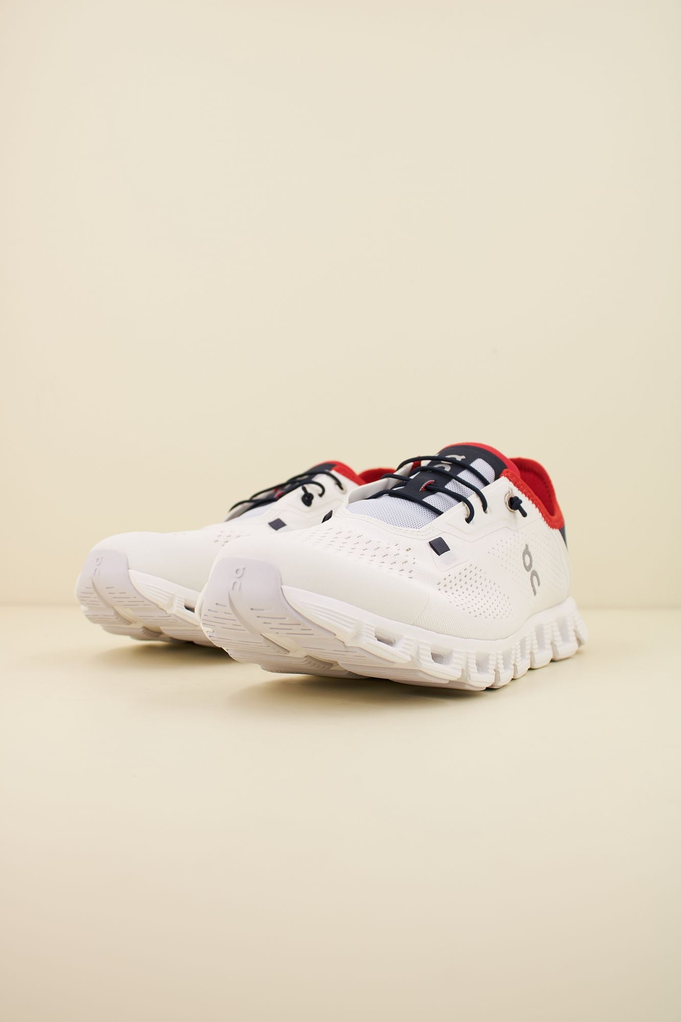 ON RUNNING CLOUD 5 COAST en color BLANCO (2)