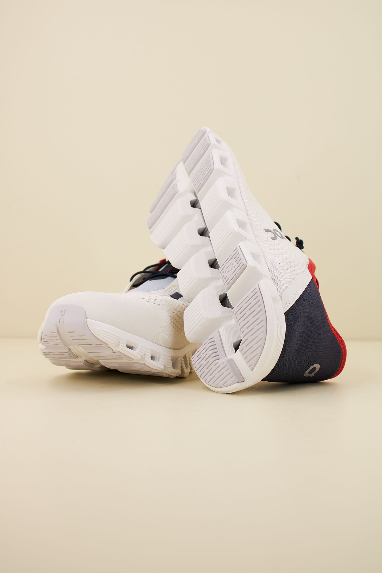 ON RUNNING CLOUD 5 COAST en color BLANCO (4)