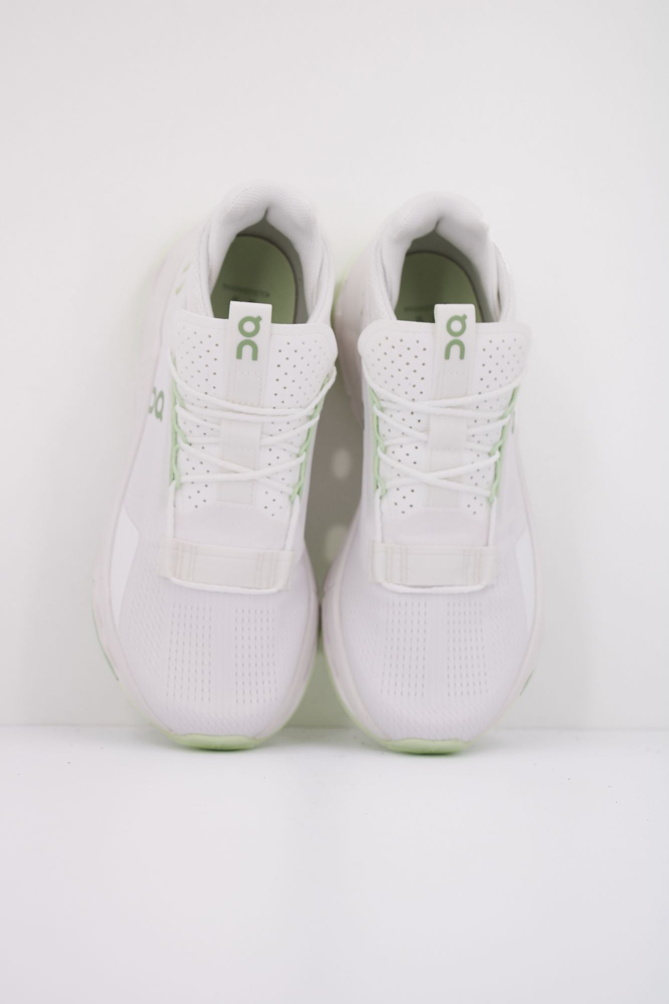 ON RUNNING CLOUDNOVA 2 en color BLANCO (3)