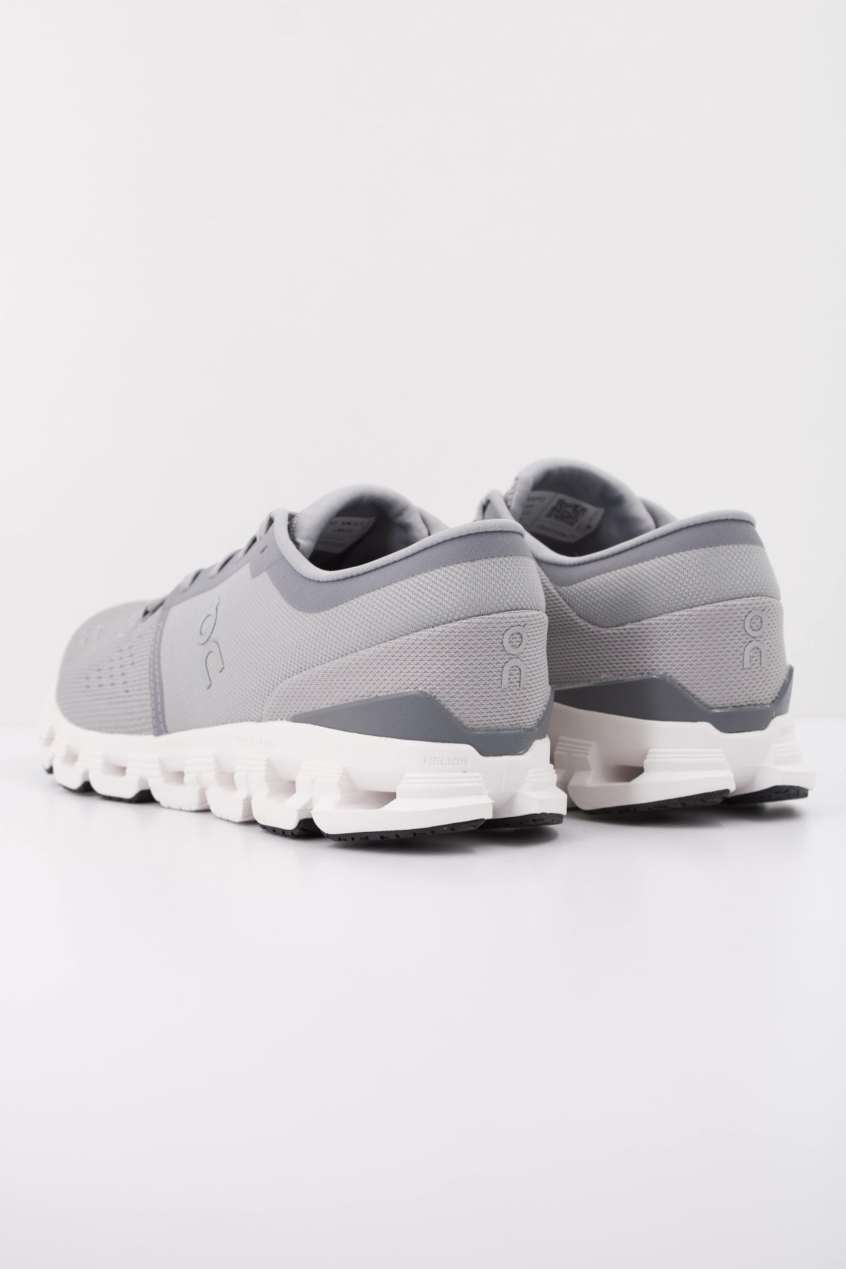 ON RUNNING CLOUD X 4 M en color GRIS (4)