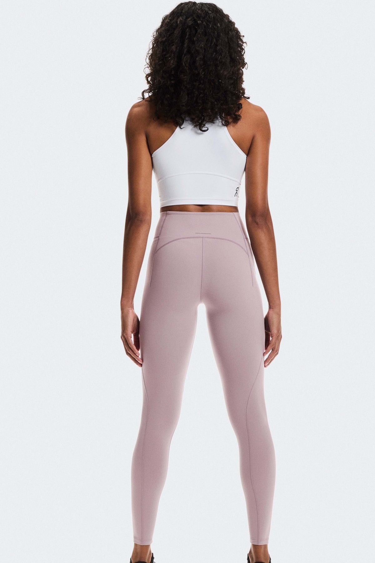ON RUNNING STUDIO TIGHTS 7/8 W en color VIOLETA (2)