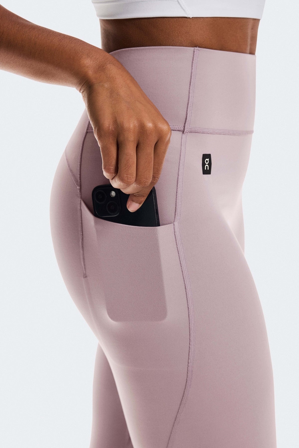 ON RUNNING STUDIO TIGHTS 7/8 W en color VIOLETA (3)
