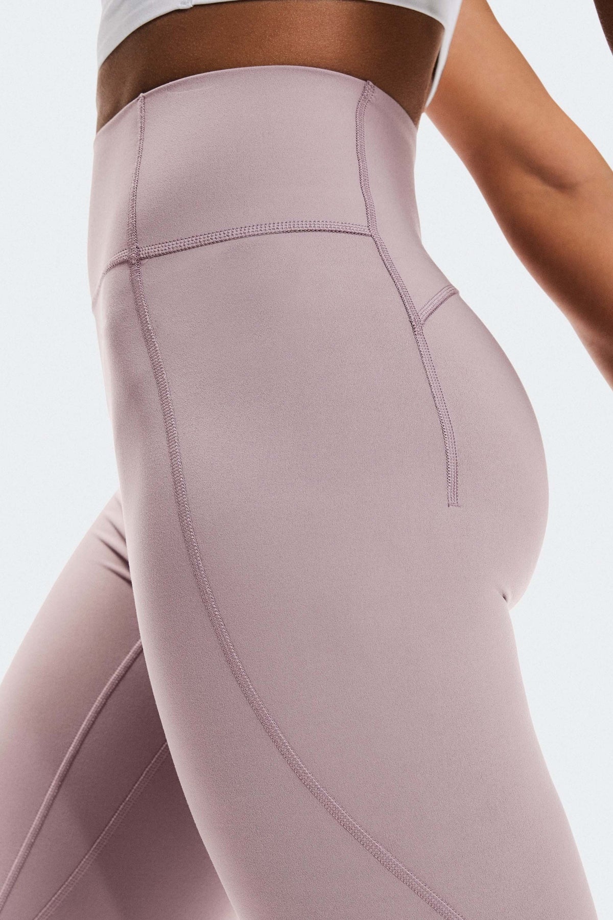 ON RUNNING STUDIO TIGHTS 7/8 W en color VIOLETA (4)