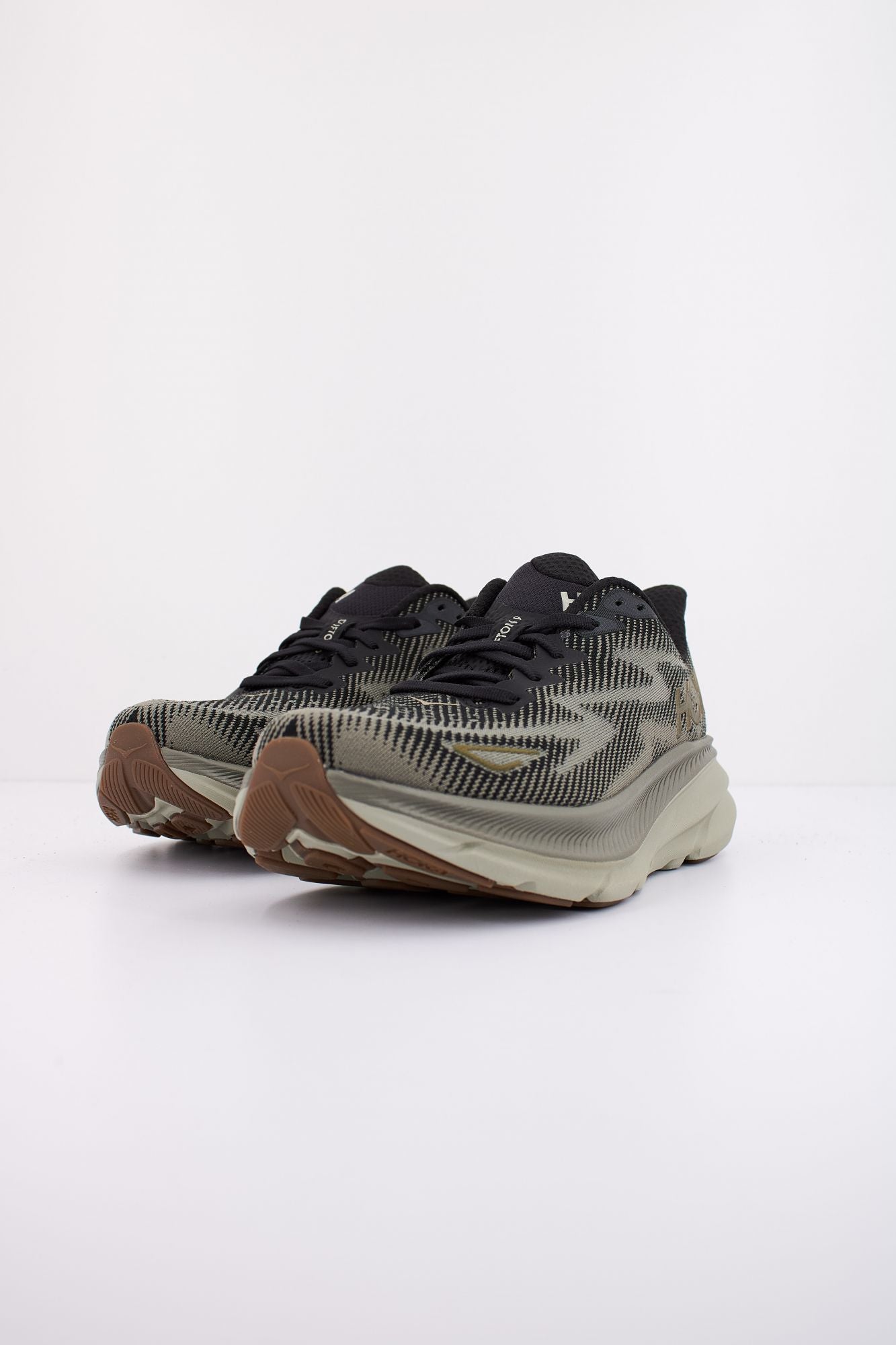 HOKA CLIFTON 9 en color VERDE (2)