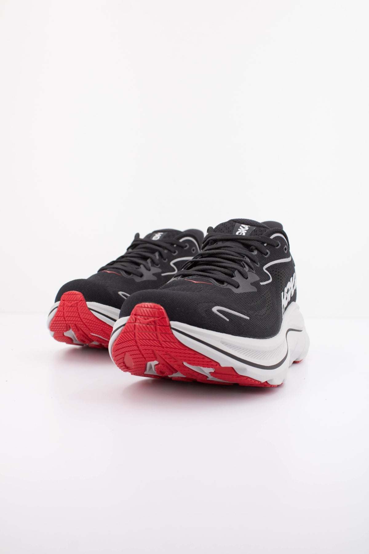 HOKA ZAPATILLA CLIFTON 10 en color NEGRO (2)