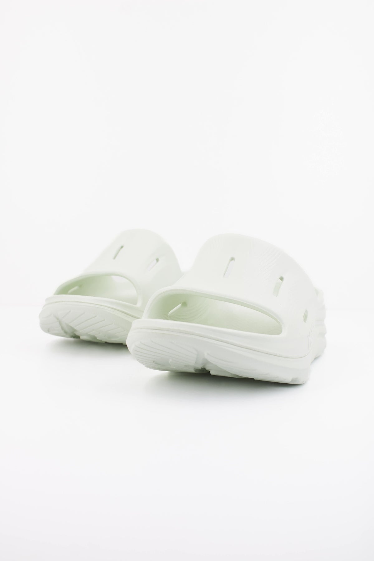HOKA U ORA RECOVERY en color VERDE (2)