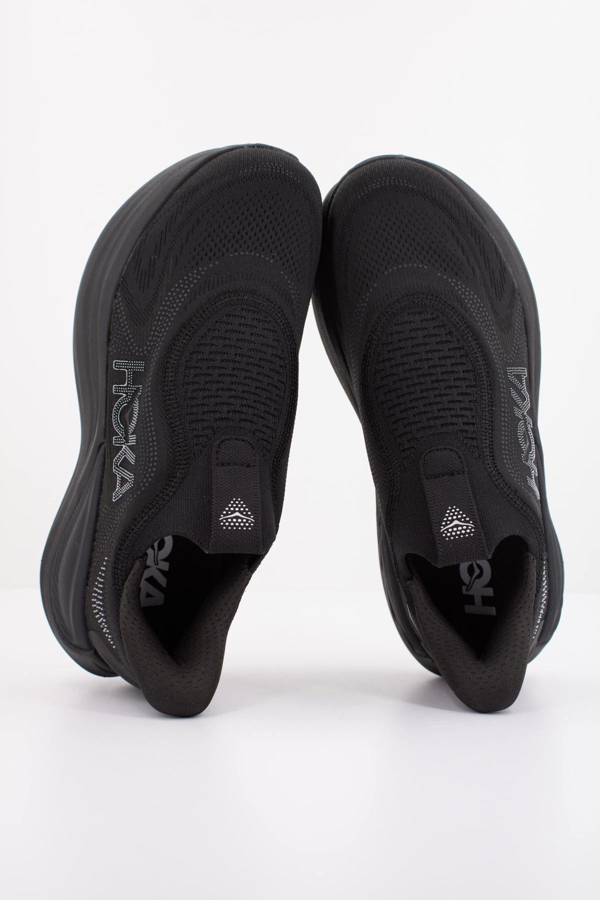 HOKA ZAPATILLA W SKYWARD en color NEGRO (3)