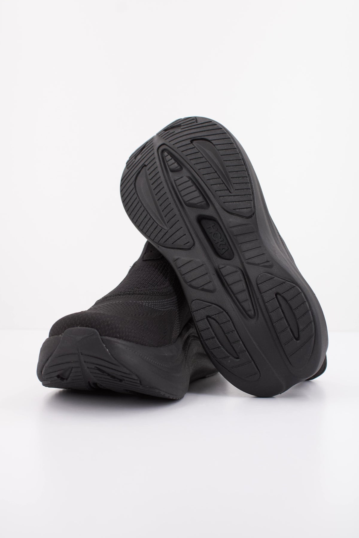 HOKA W SKYWARD en color NEGRO (5)