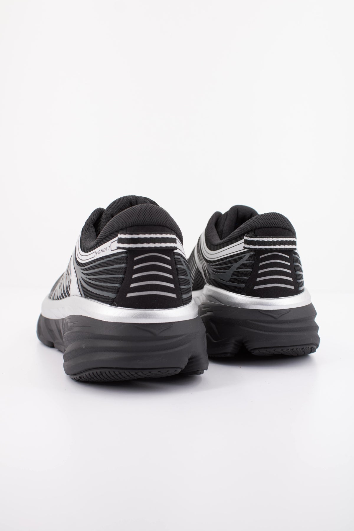 HOKA ZAPATILLA BONDI 7 en color NEGRO (4)
