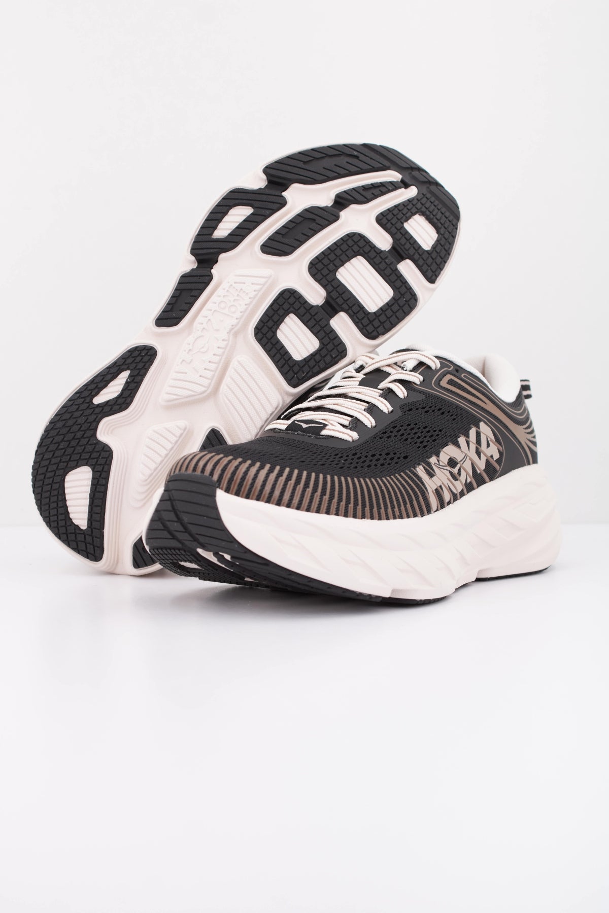 HOKA W BONDI 7 en color NEGRO (5)