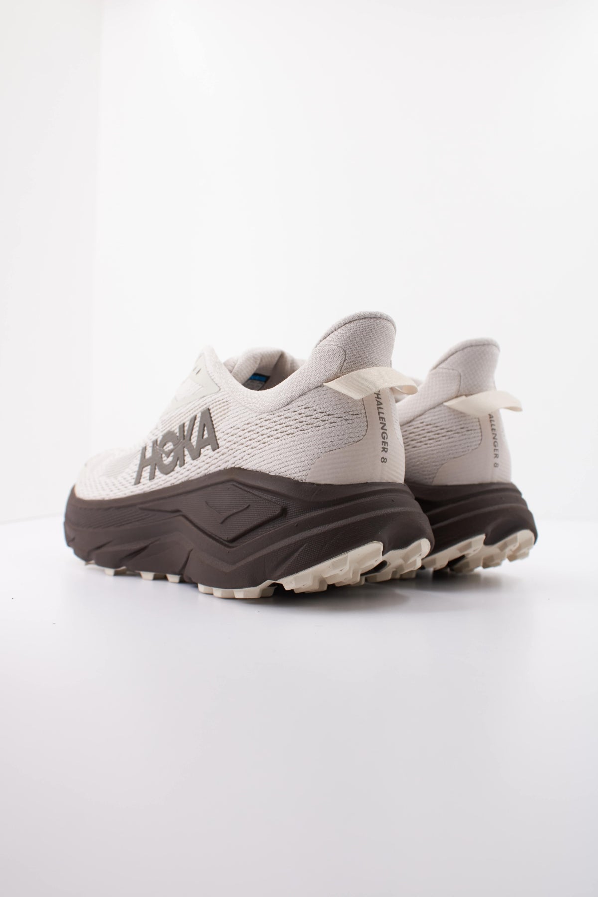 HOKA ZAPATILLA CHALLENGER 8 en color BEIS (4)