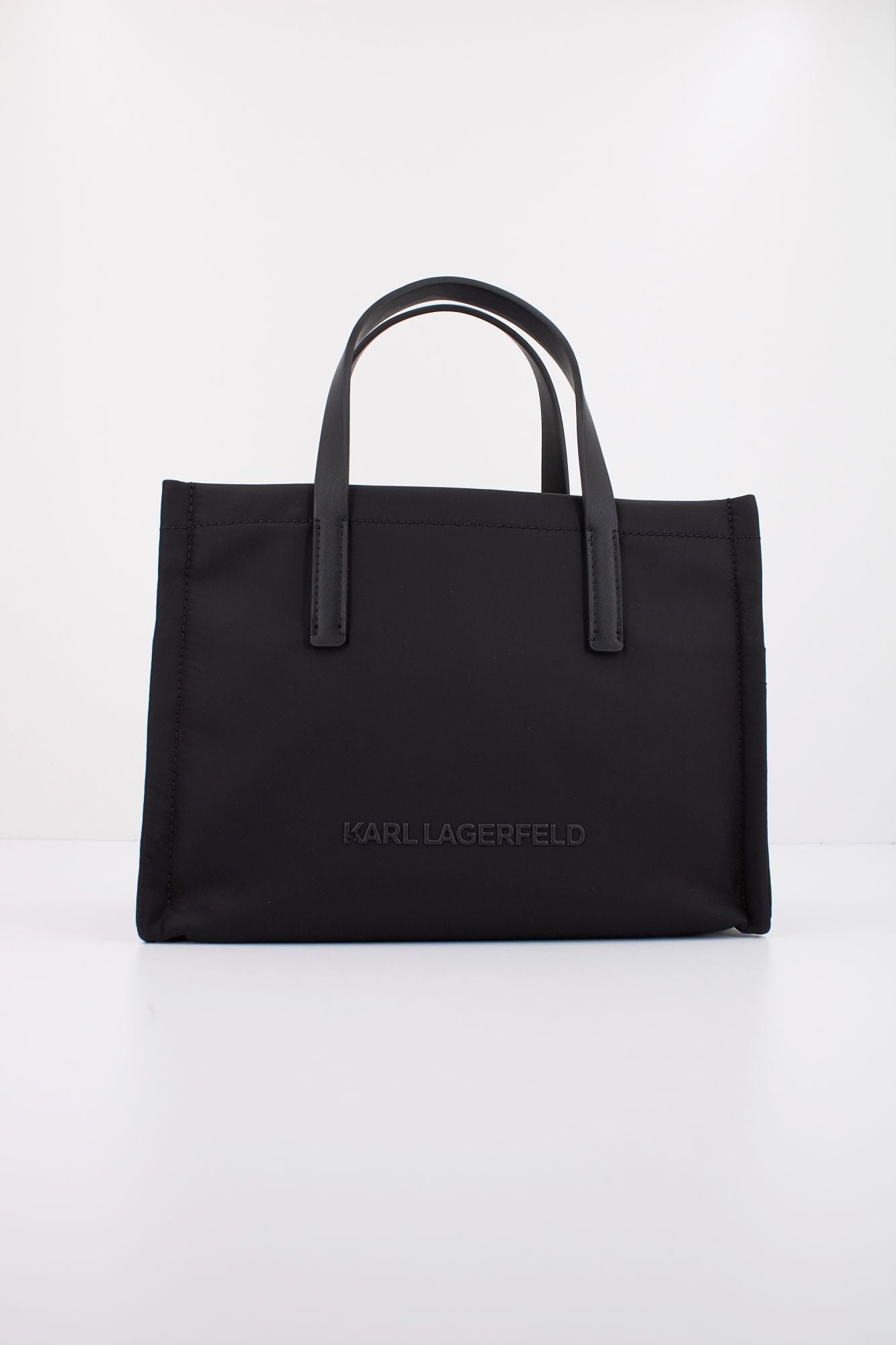 KARL LAGERFELD K/IKONIK 2.0 NYLON SM CB T en color NEGRO (2)