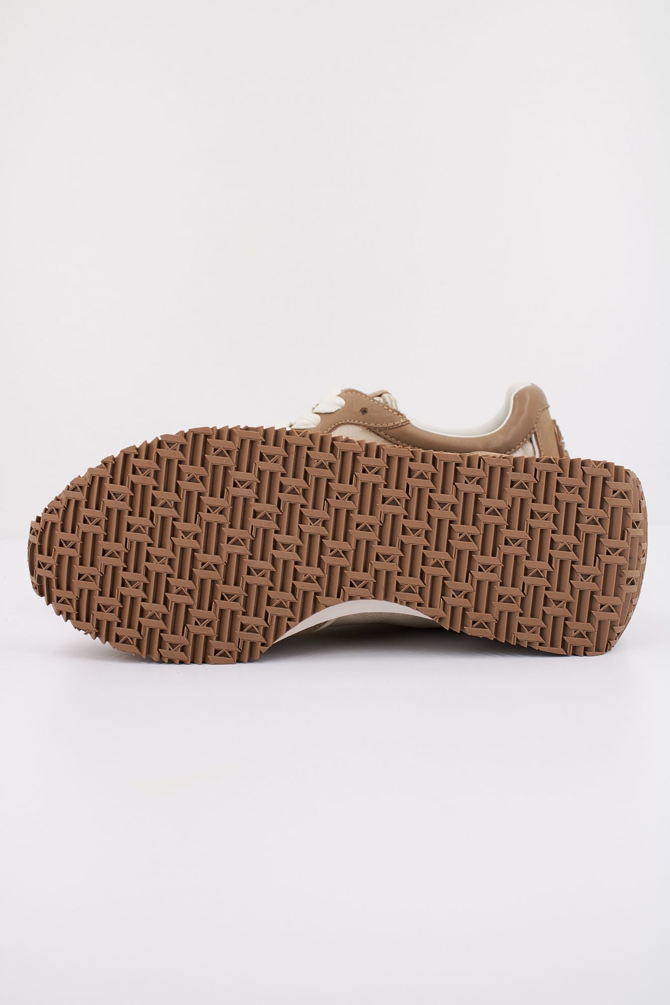 KARL LAGERFELD VELOCETTE HOTEL en color MARRON CLARO (5)
