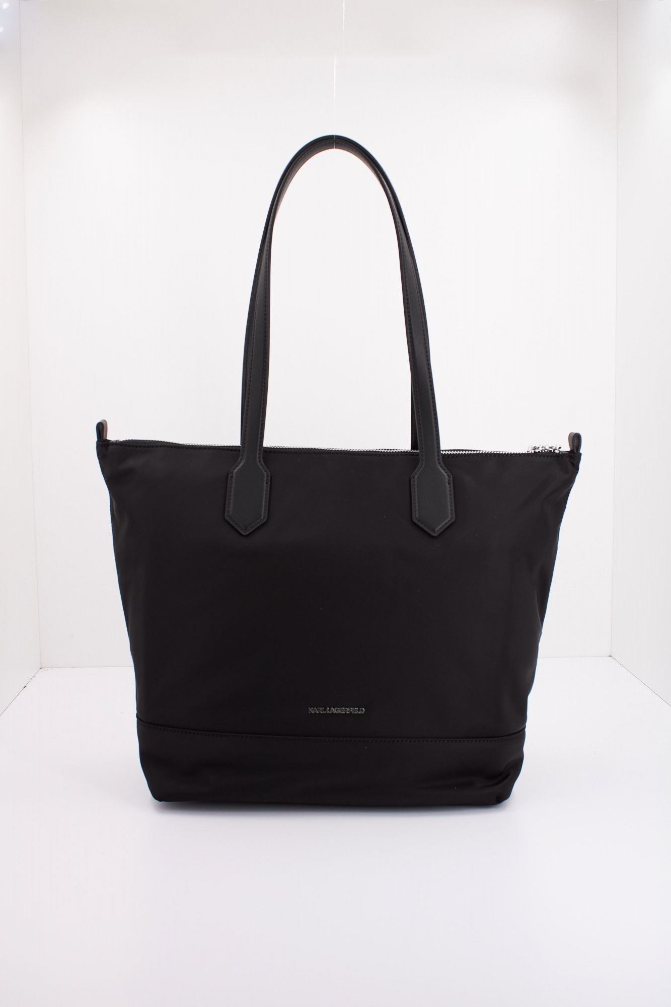 KARL LAGERFELD K/SIGNATURE NYLON MD TOTE en color NEGRO (3)